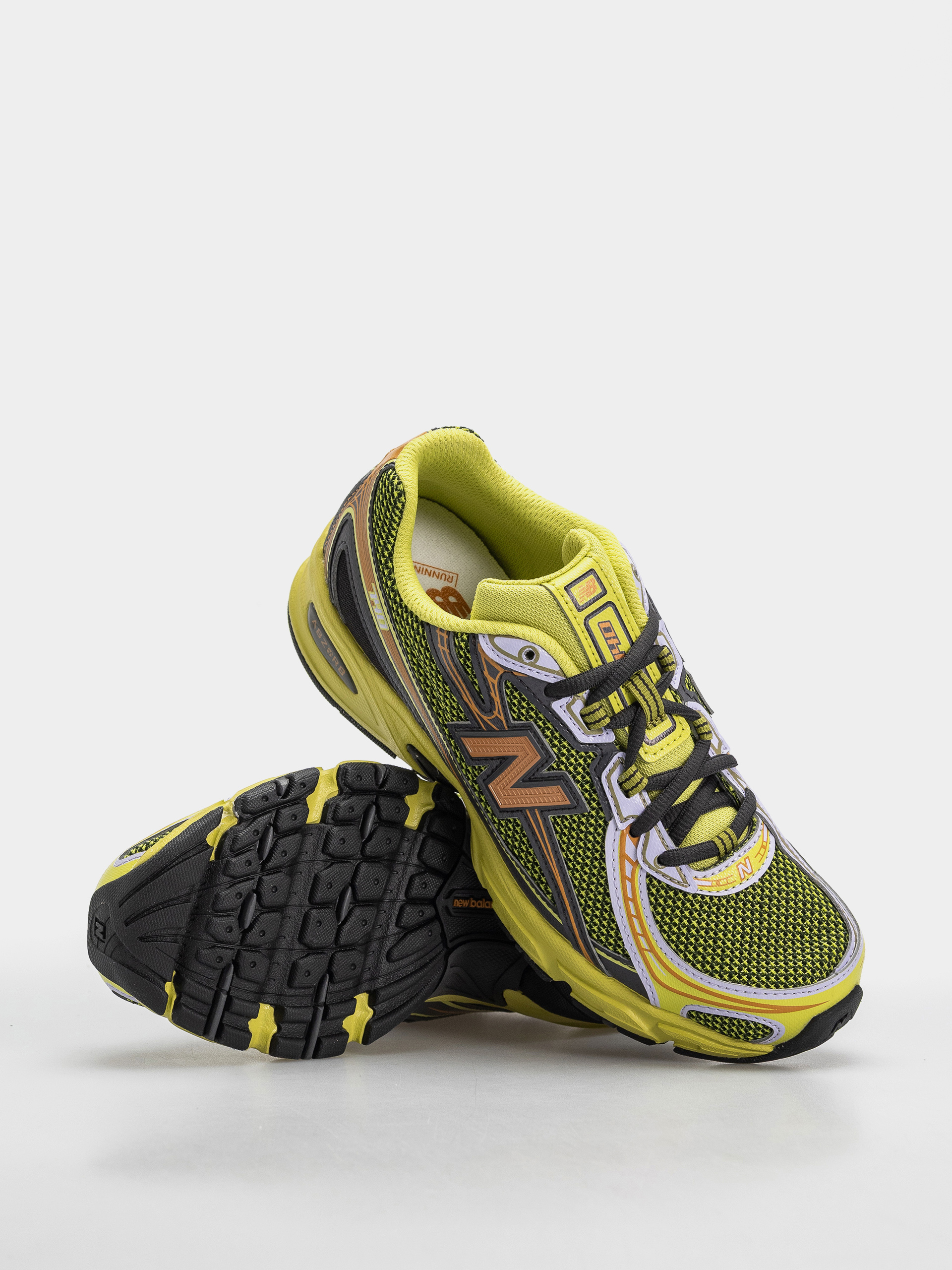 New Balance 740 Shoes (field green/black cement)