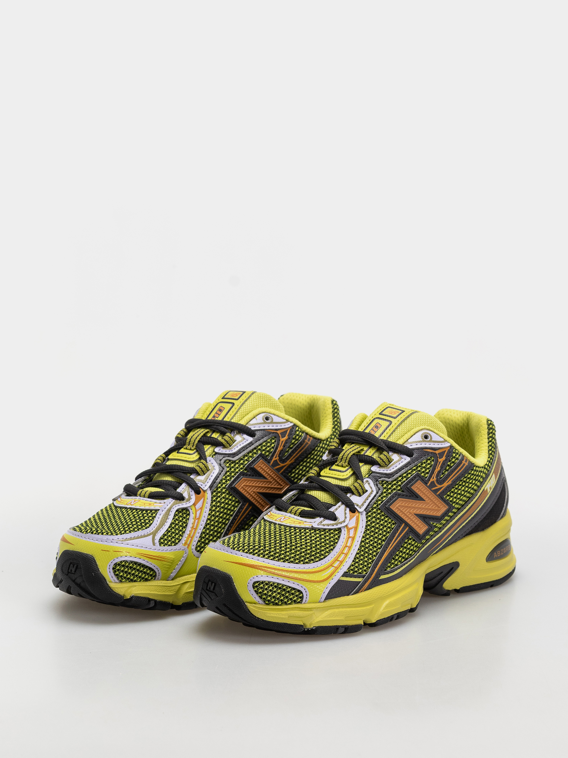 New Balance 740 Shoes (field green/black cement)