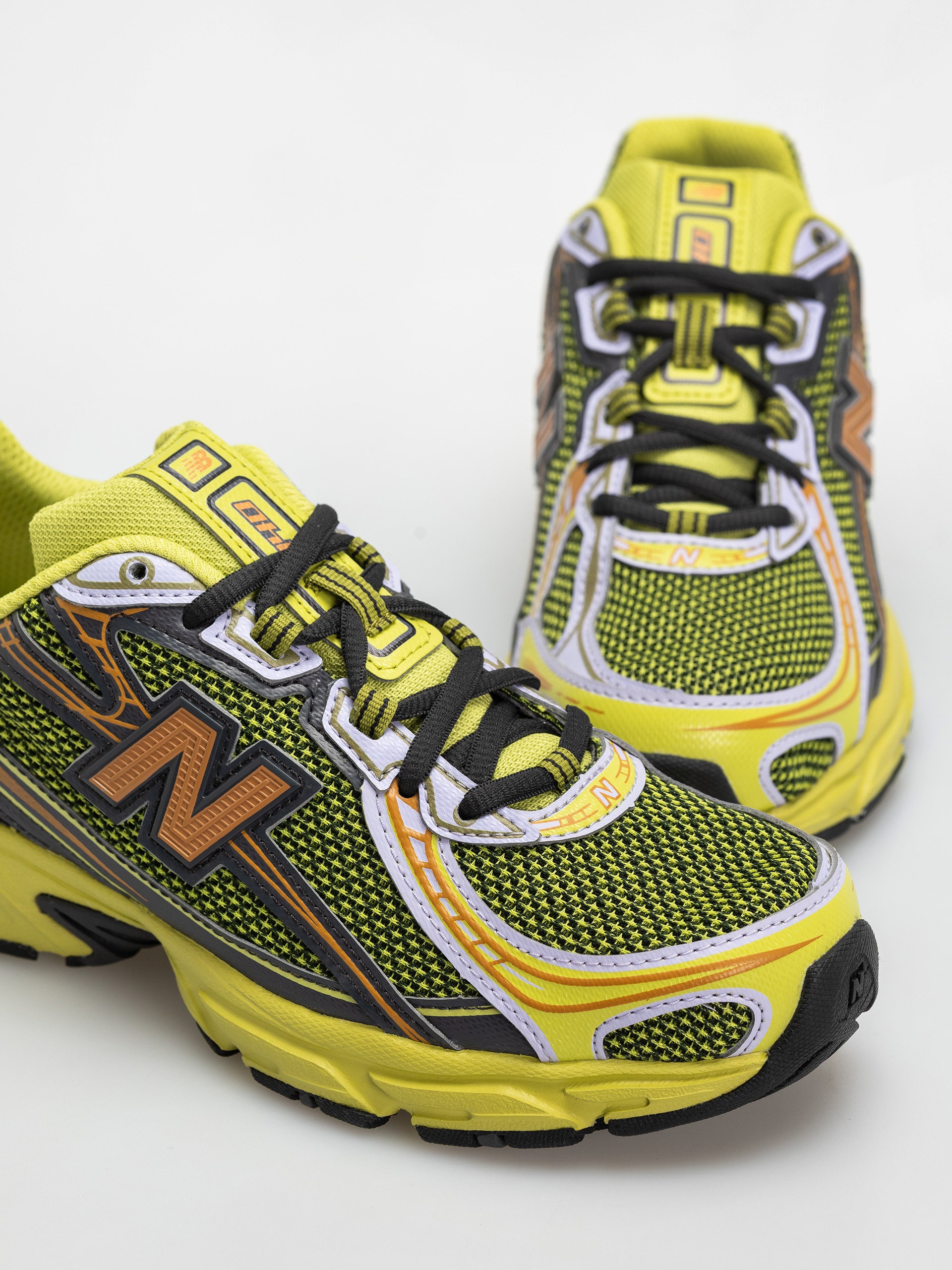 New Balance 740 Shoes (field green/black cement)