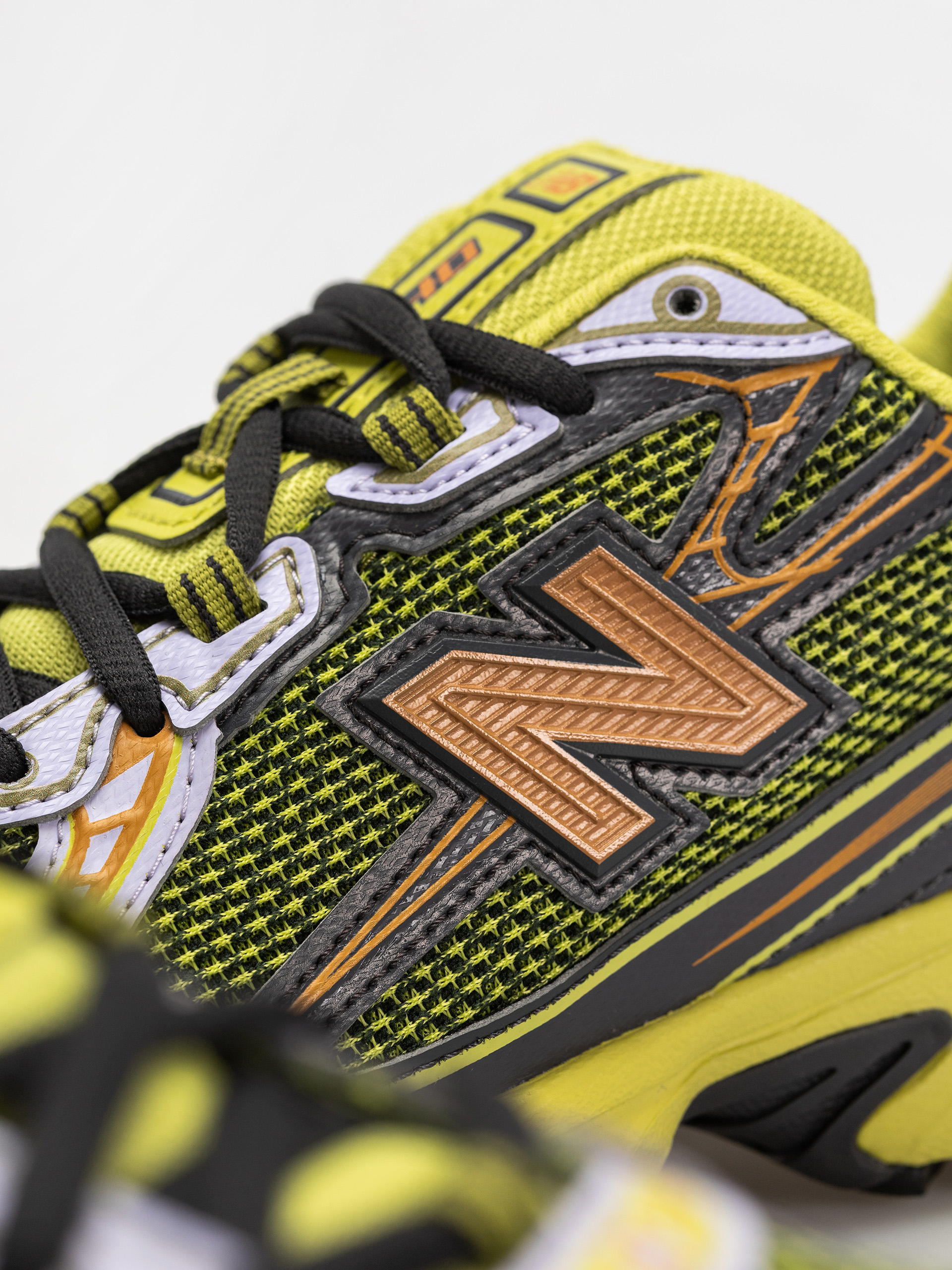 New Balance 740 Shoes (field green/black cement)