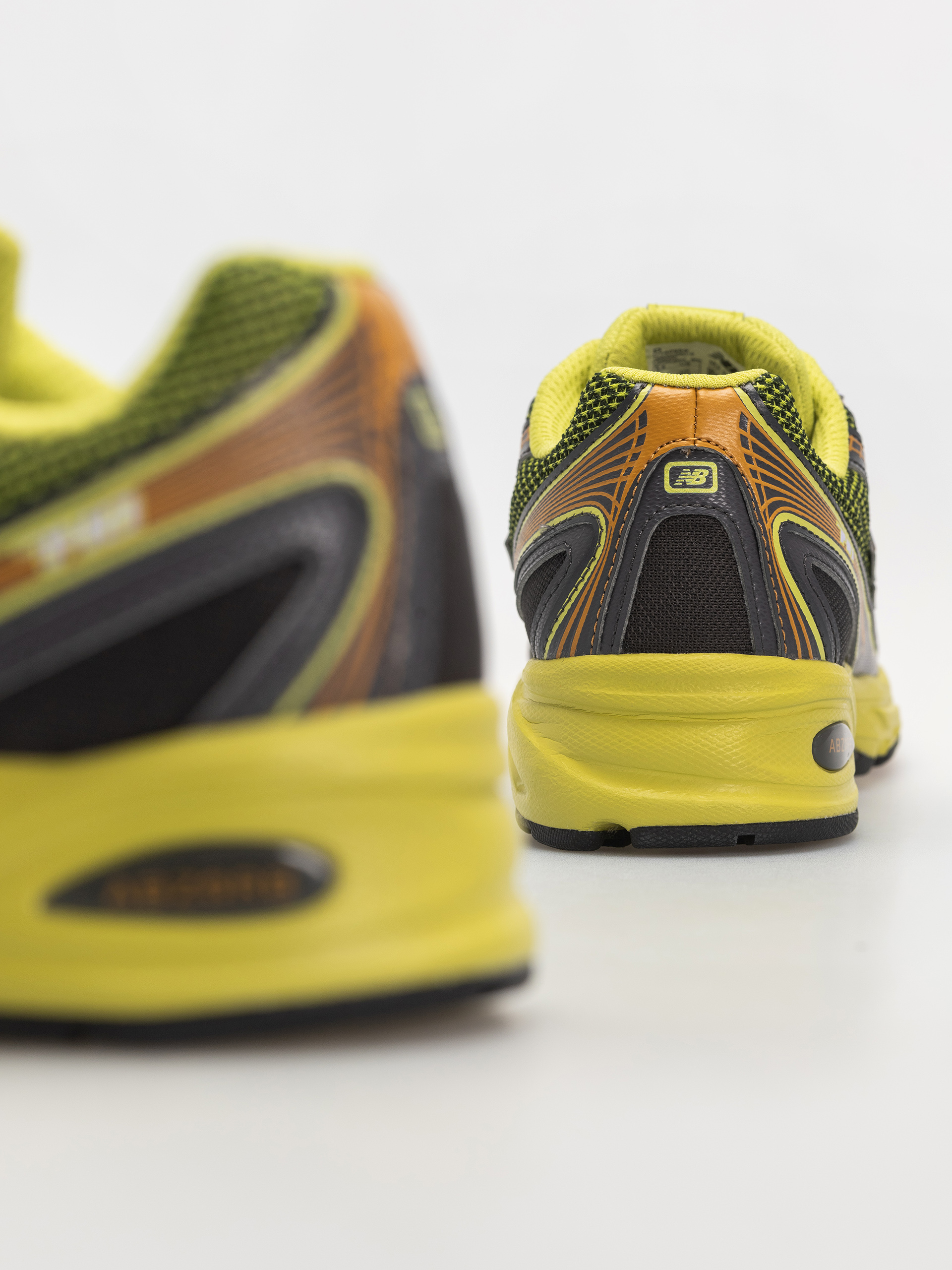 New Balance 740 Schuhe (field green/black cement)