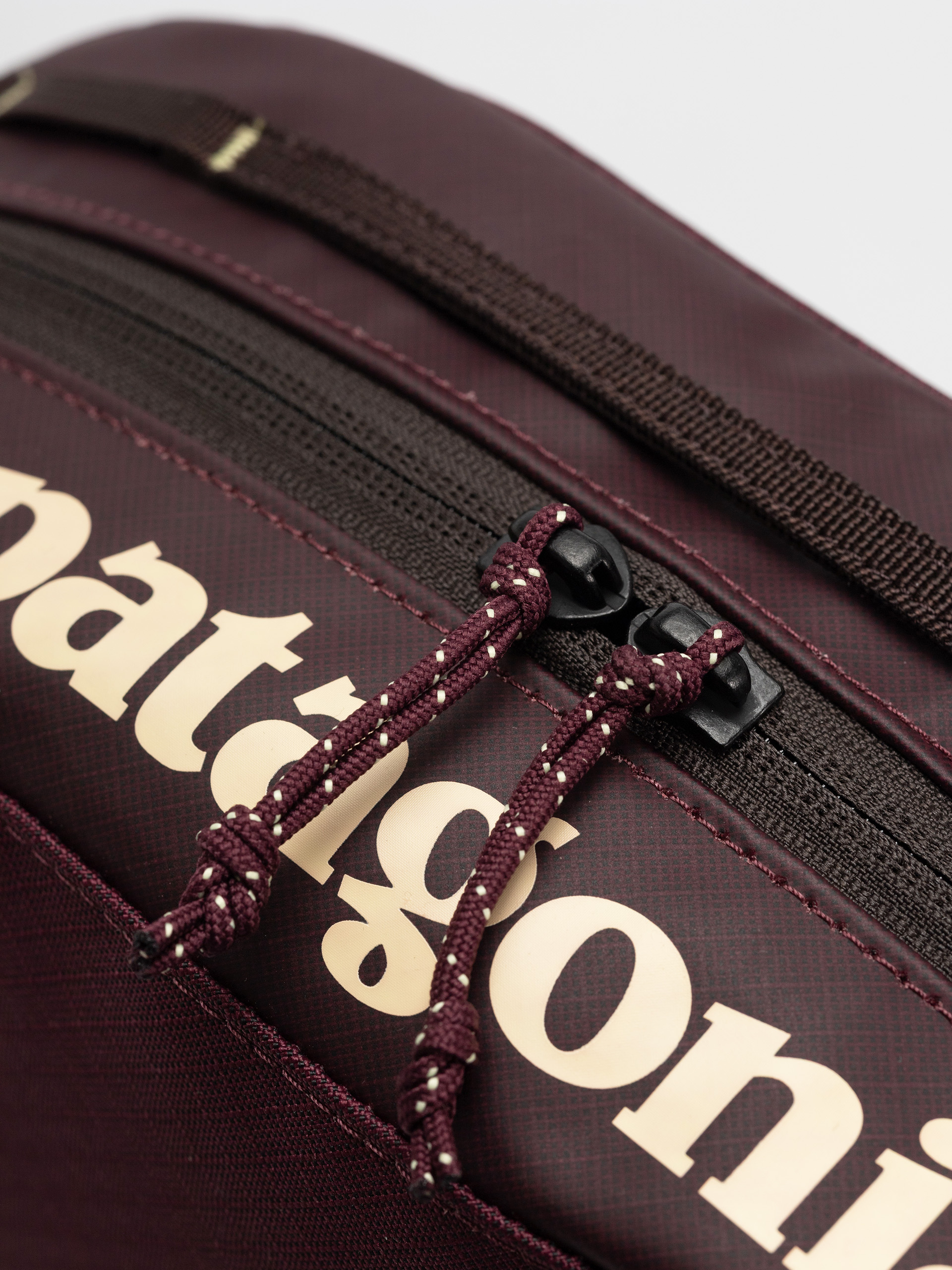 Patagonia Black Hole Cube 3L Cosmetic bag (berry fig)