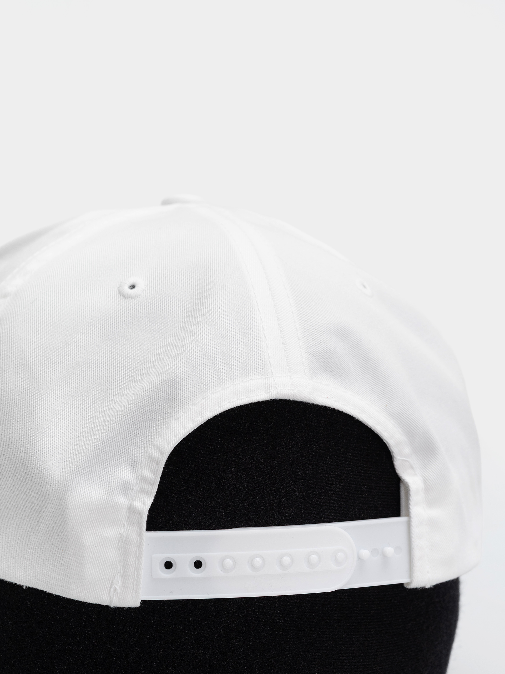 Thrasher Dropout Snapback Cap (white)
