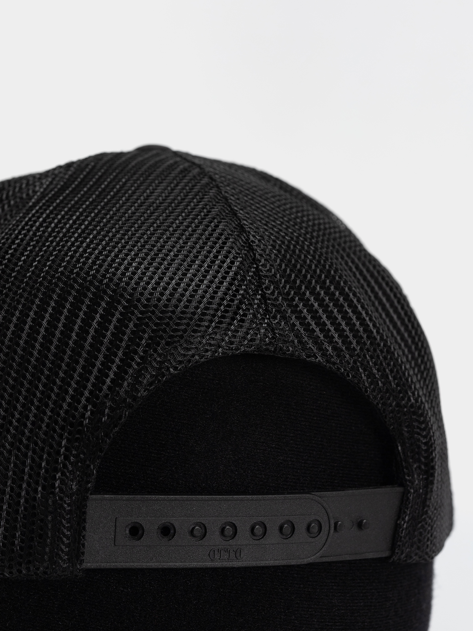 Thrasher Destruction Trucker Cap (black/black)
