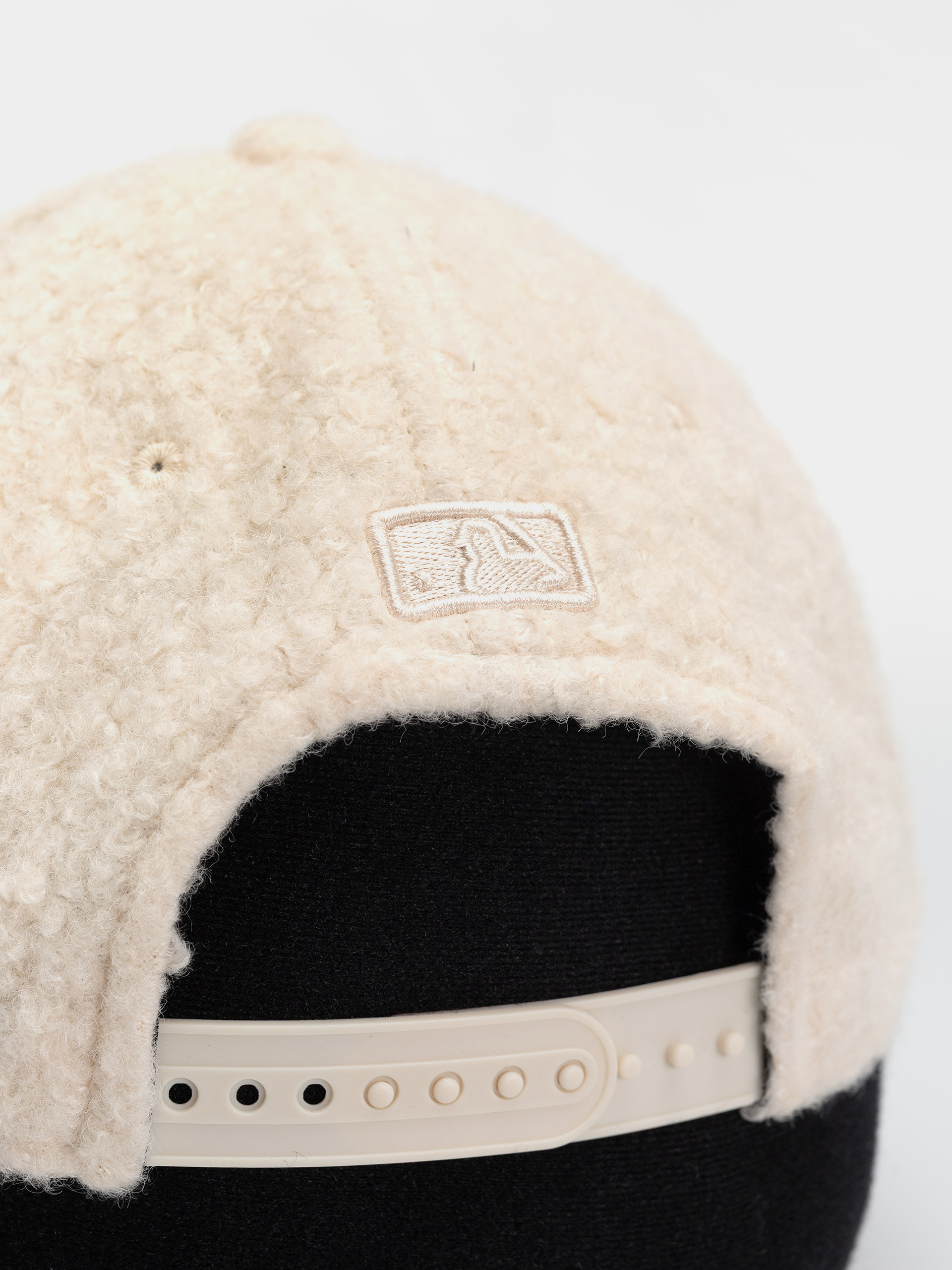 New Era Cap Winter Borg 9Forty Mc Los Angeles Dodgers Wmn (light cream)