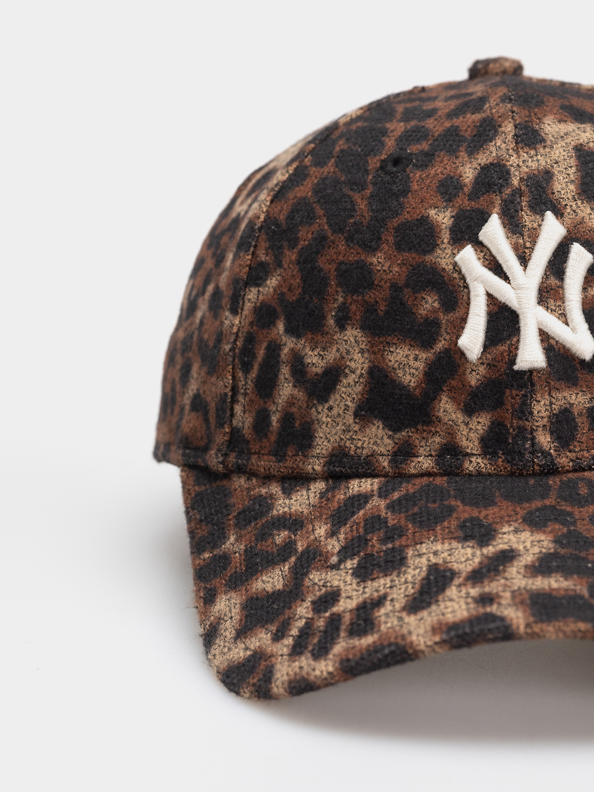 New Era Cap Cosy Leopard 9Forty New York Yankees Wmn (dark leo)