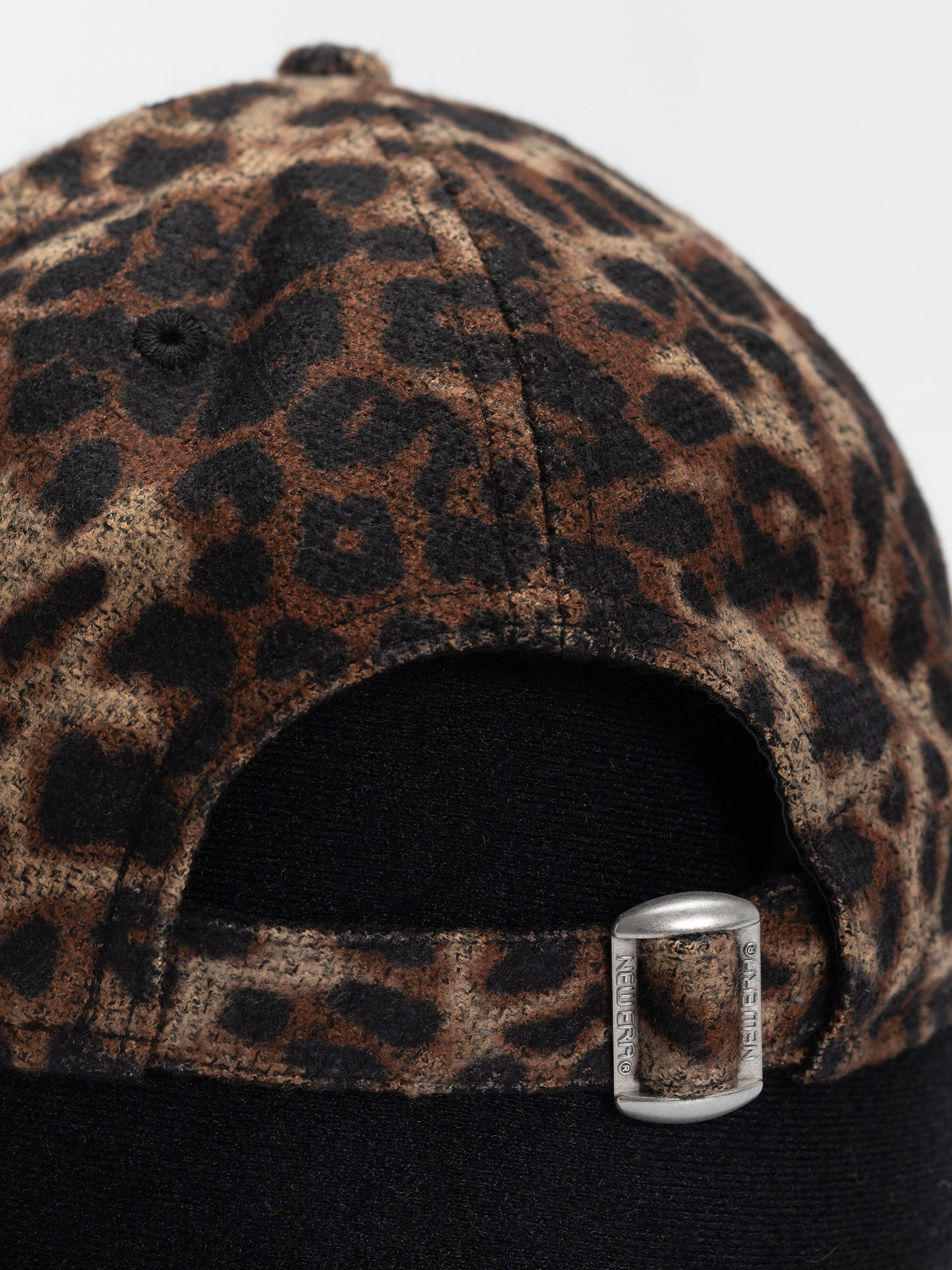 New Era Cap Cosy Leopard 9Forty New York Yankees Wmn (dark leo)
