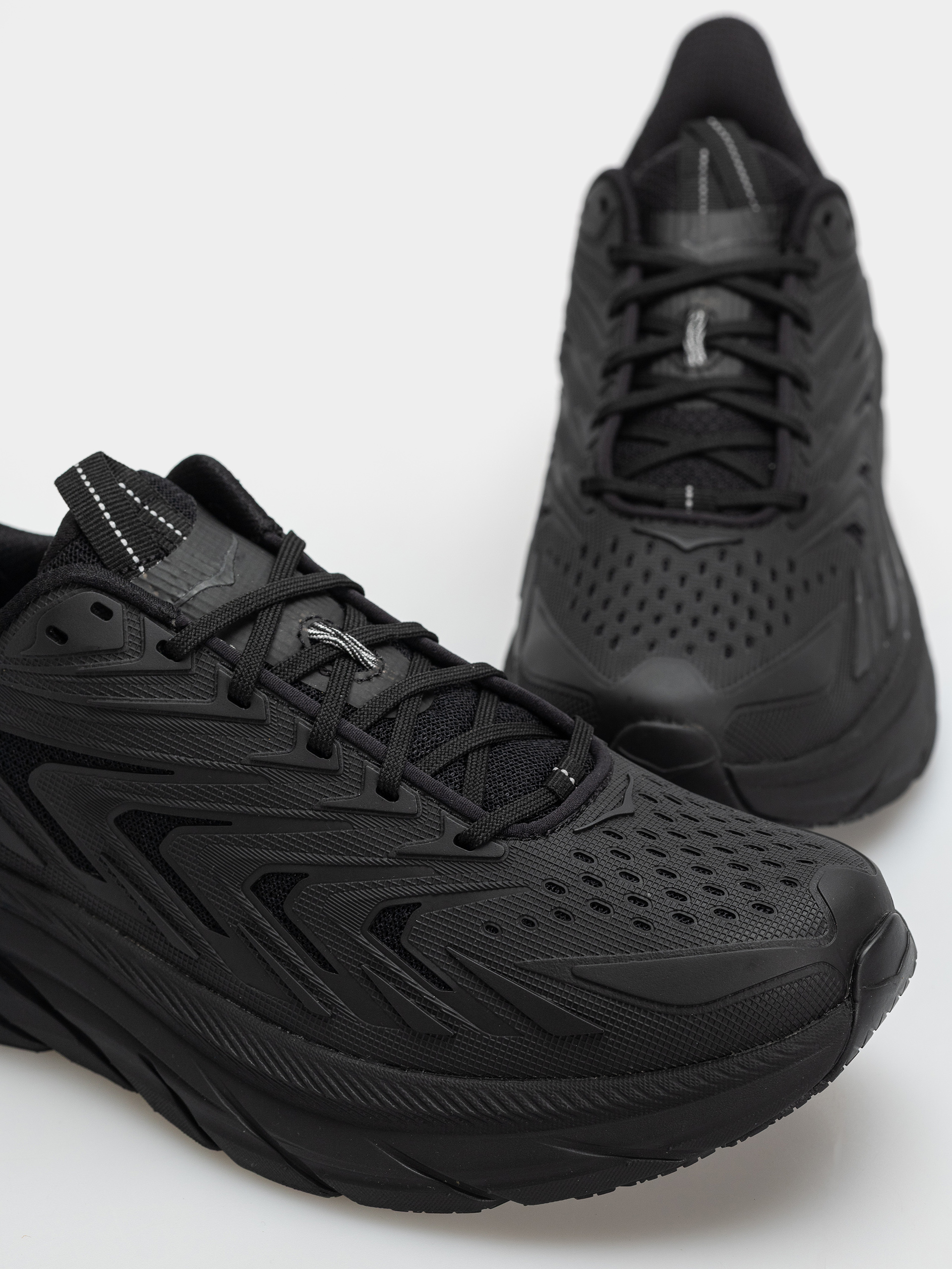 Hoka Clifton UTL Schuhe (black/black)