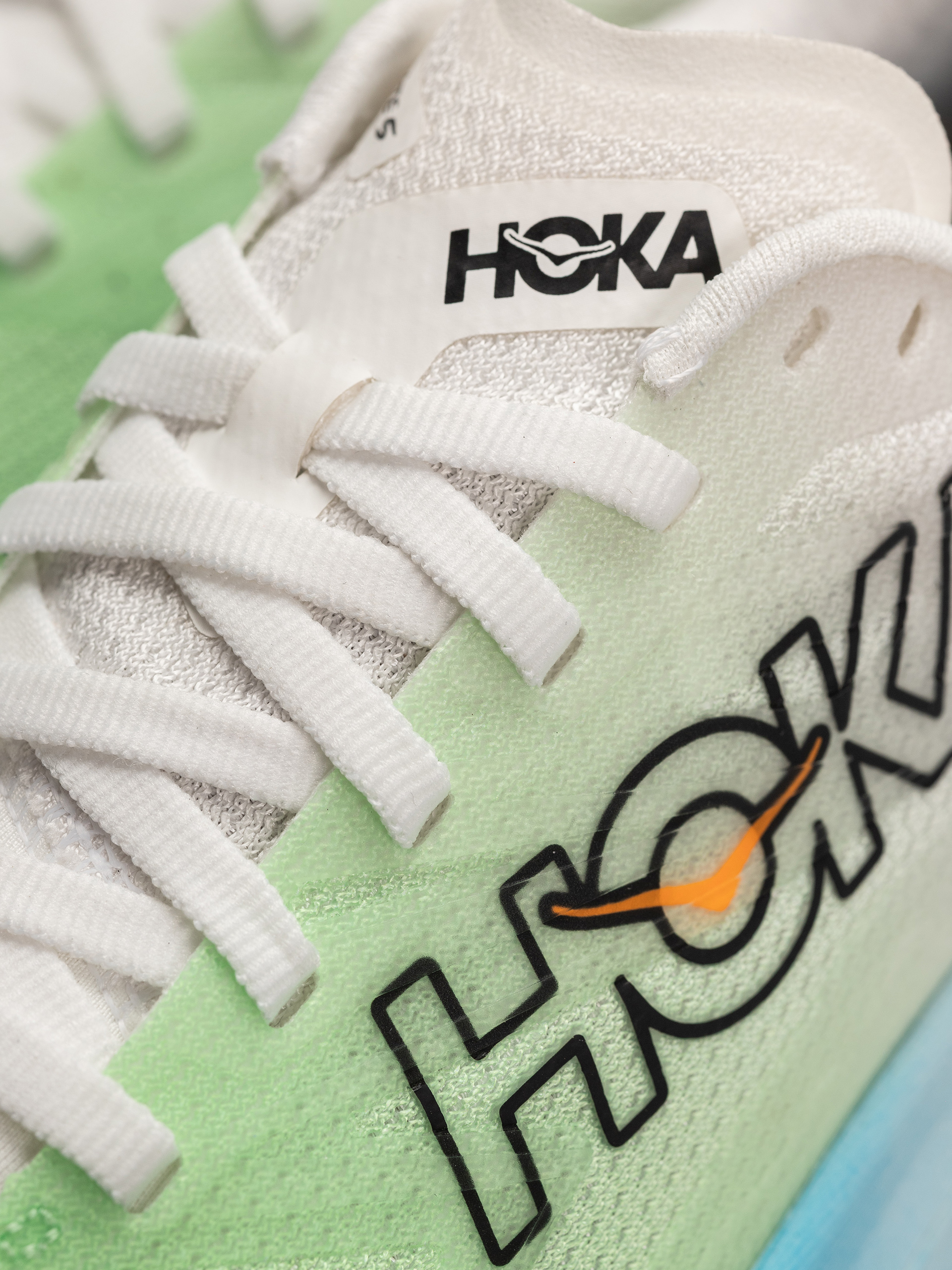 Hoka Mafate 5 Shoes Wmn (frost/tart apple)