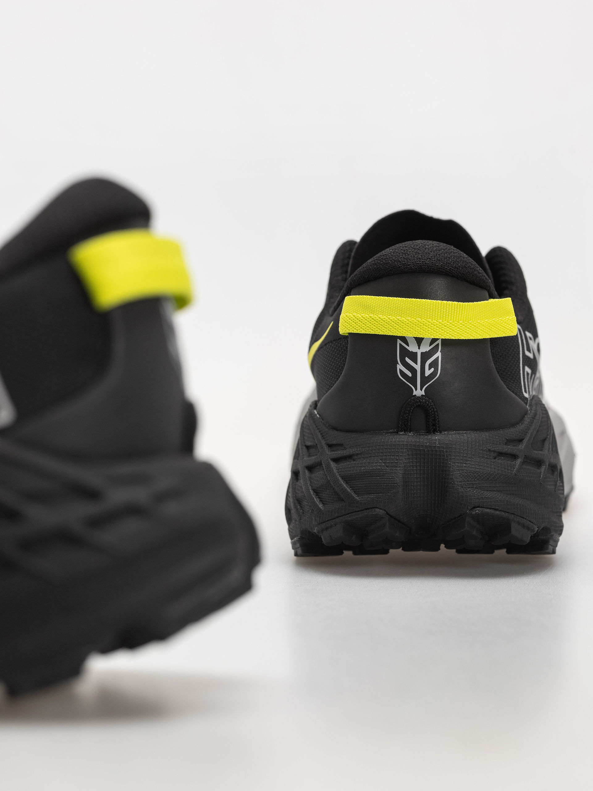 Hoka Schuhe Speedgoat 7 (black/stellar grey)