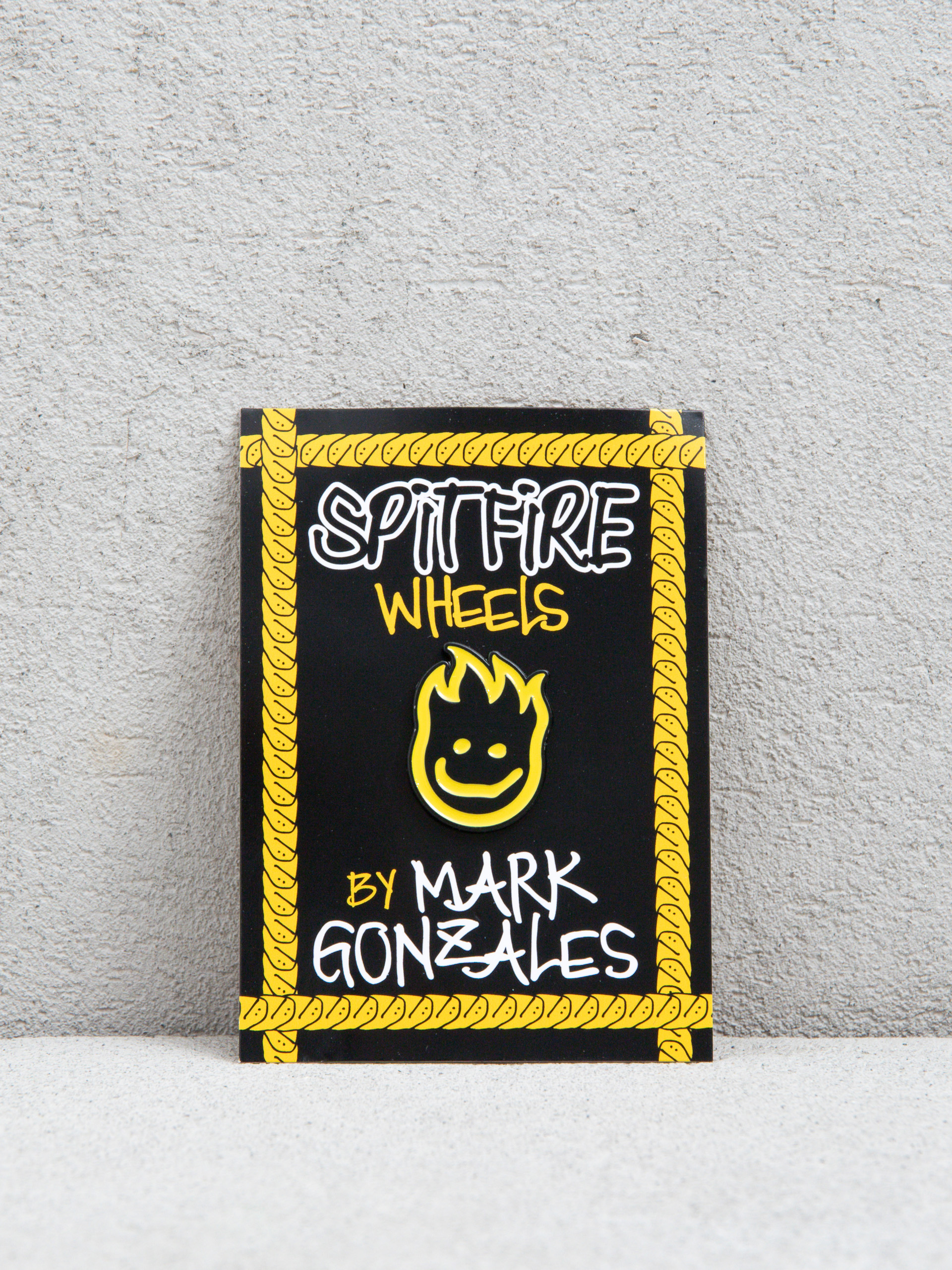 Spitfire Logo Pin X Gonz Big Head Pin (black/yellow)