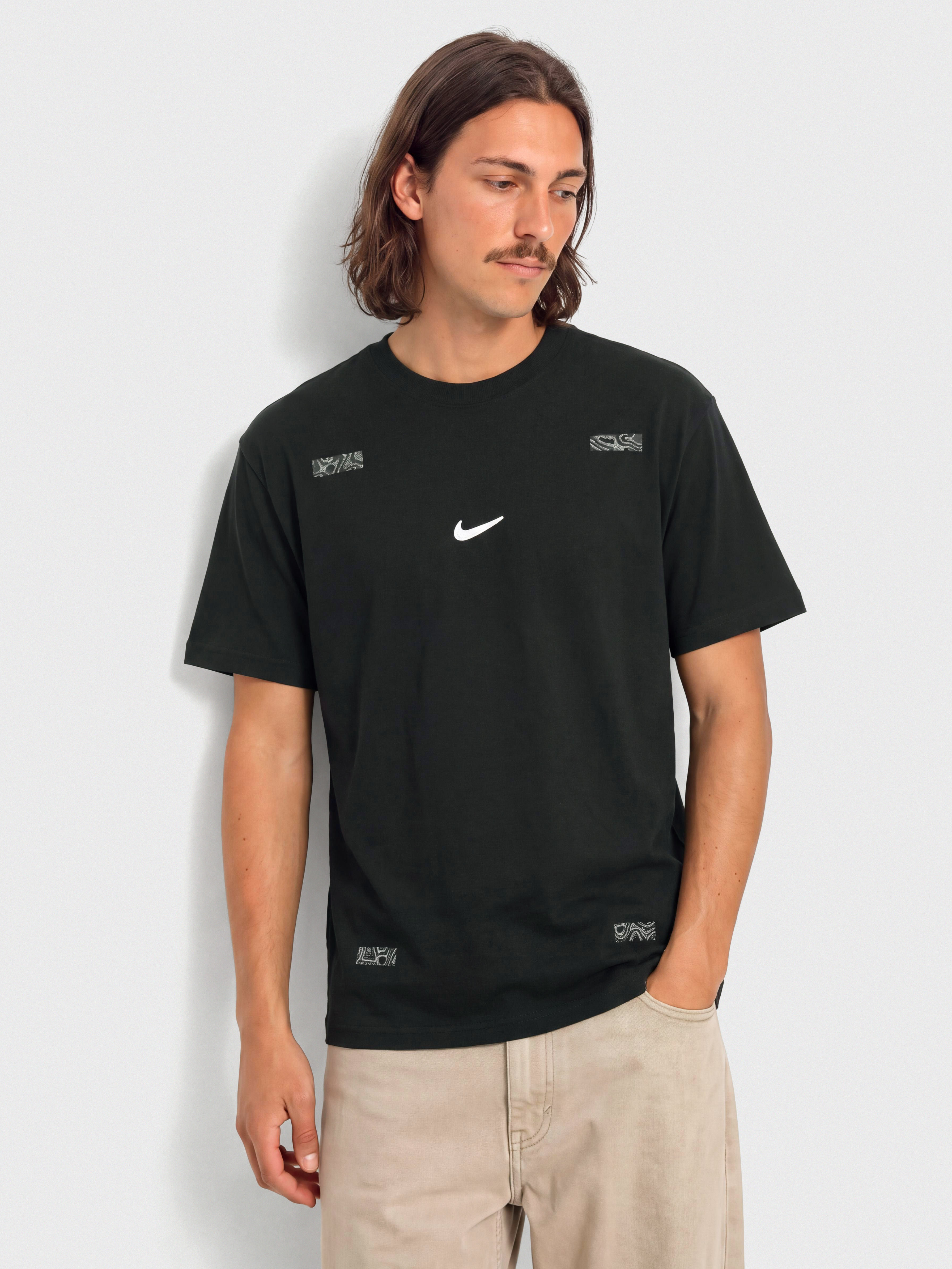 Nike SB Front Swoosh T-Shirt (black)