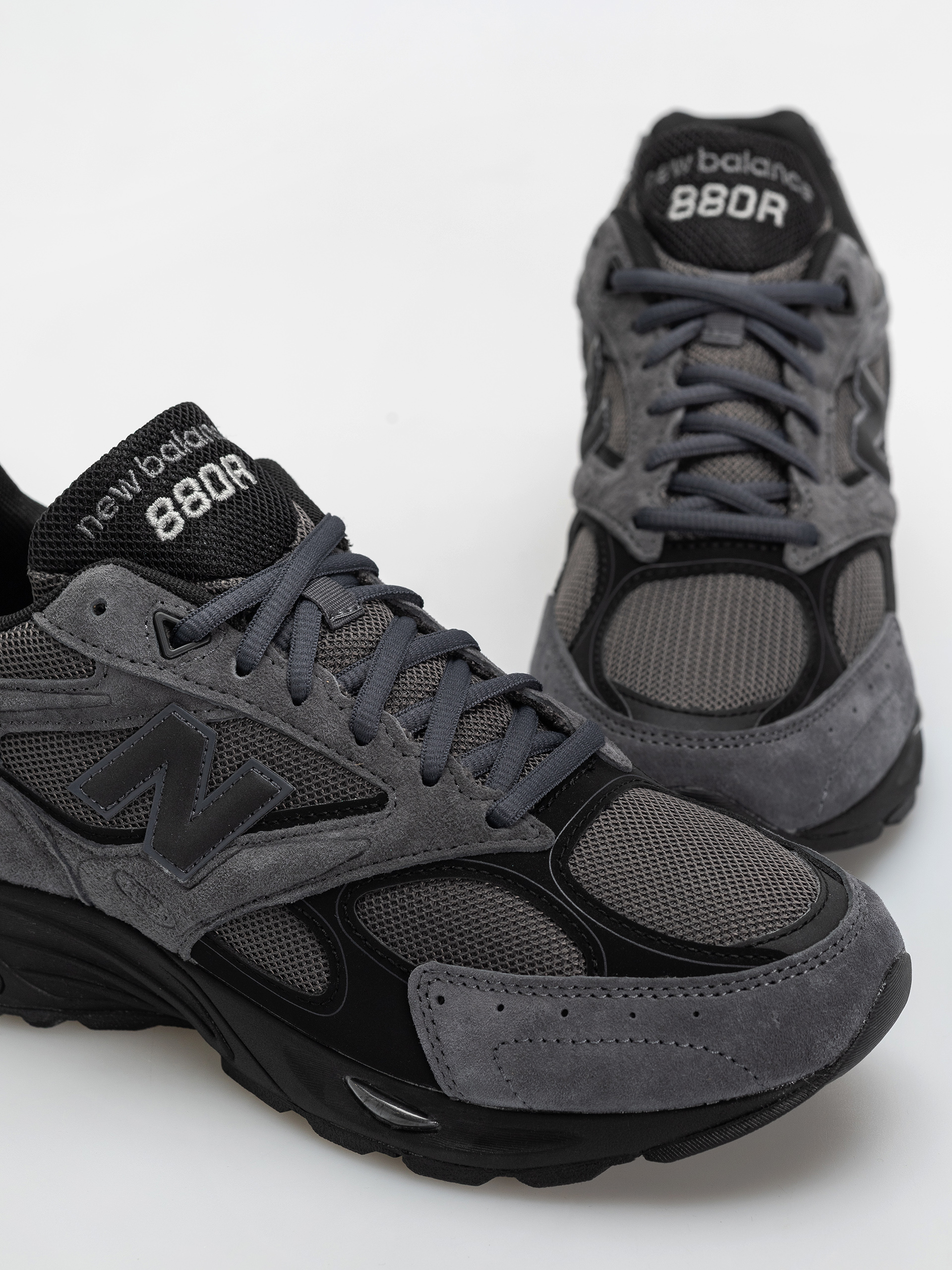 New Balance 880R Schuhe (magnet/black)