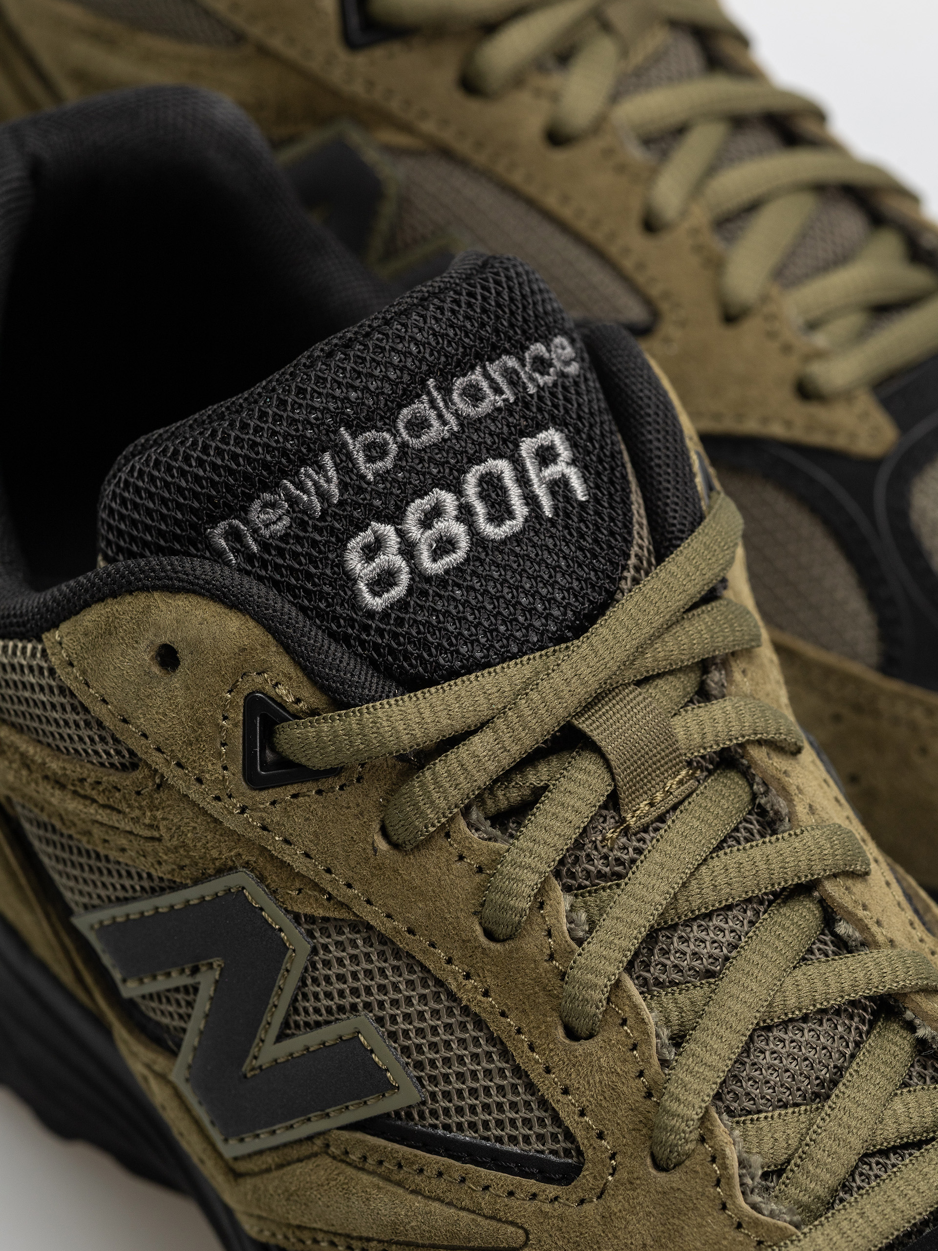 New Balance 880R Shoes (wakame/black)