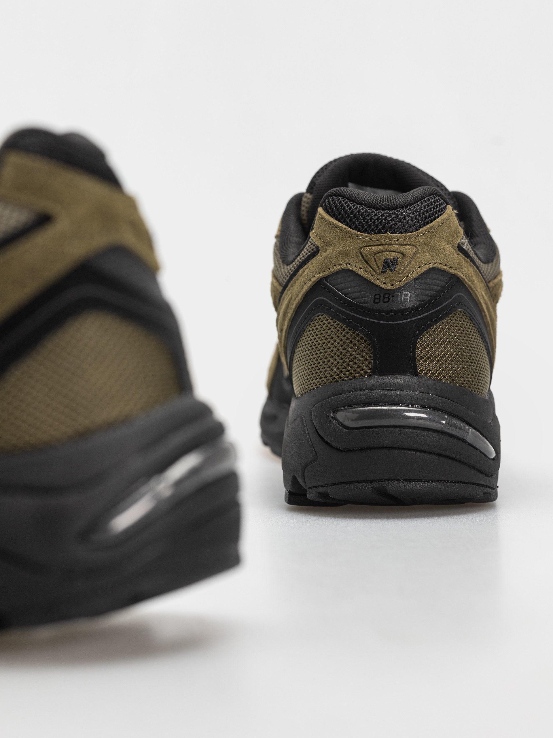 New Balance 880R Schuhe (wakame/black)