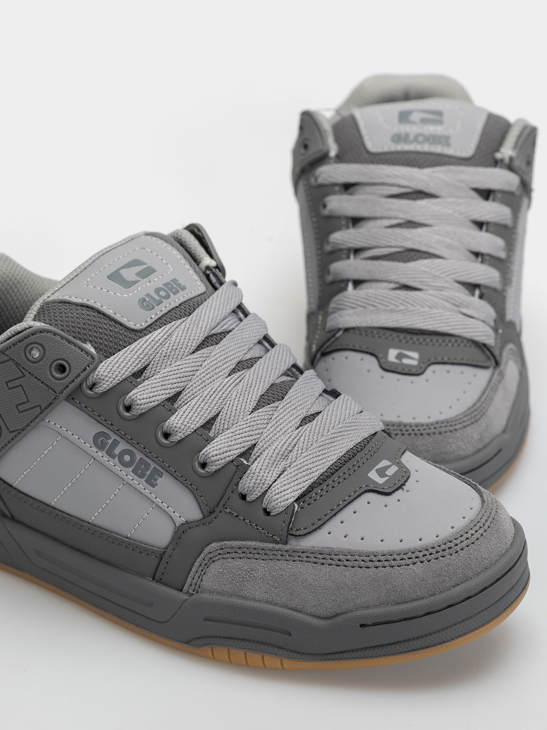 Globe Schuhe Tilt (smoke)