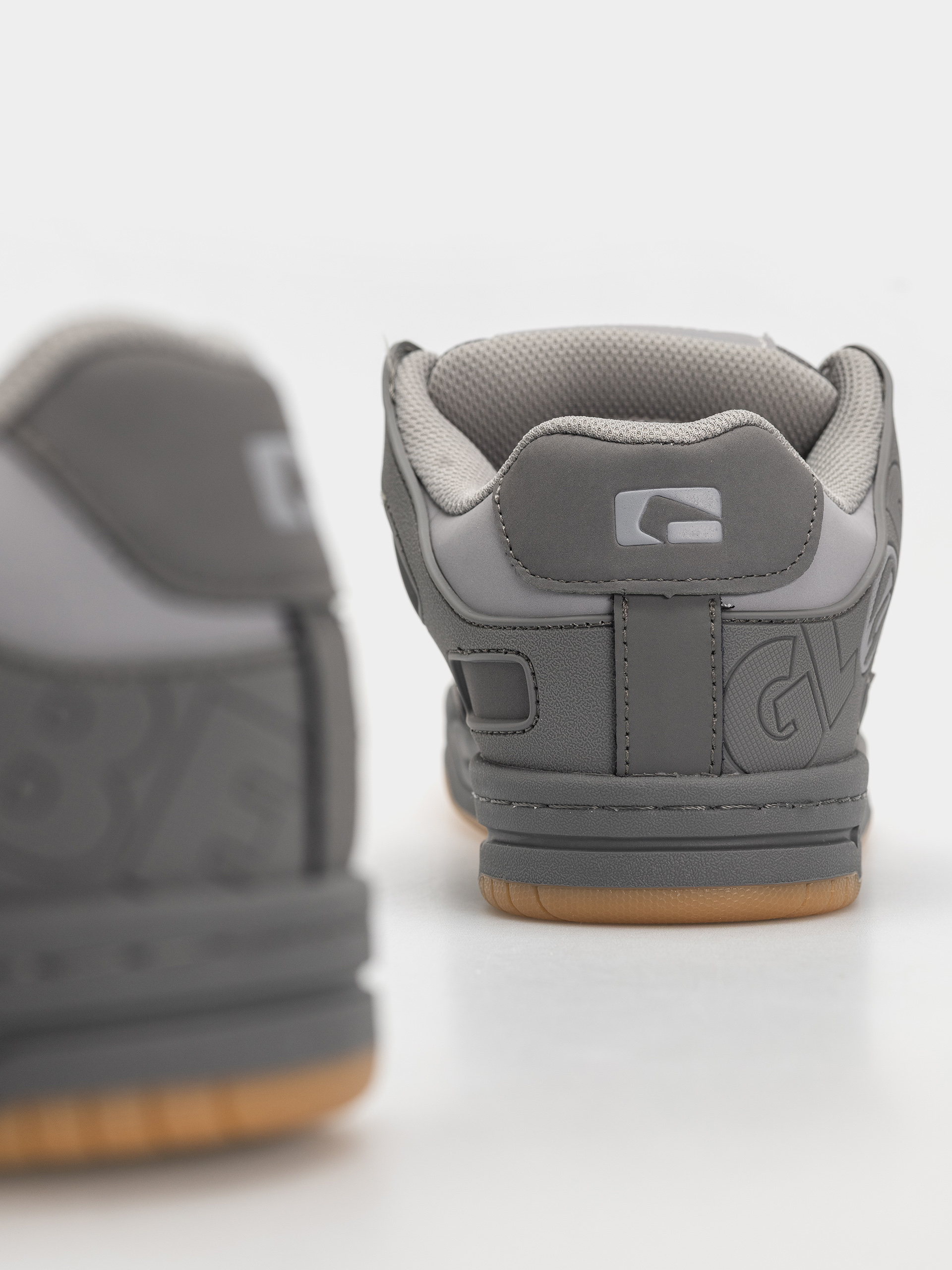 Globe Shoes Tilt (smoke)