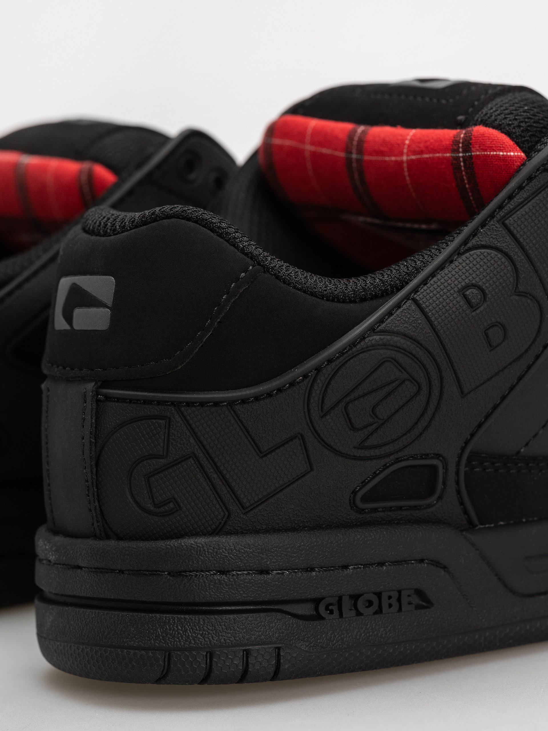 Globe Shoes Tilt (black/red/tartan)