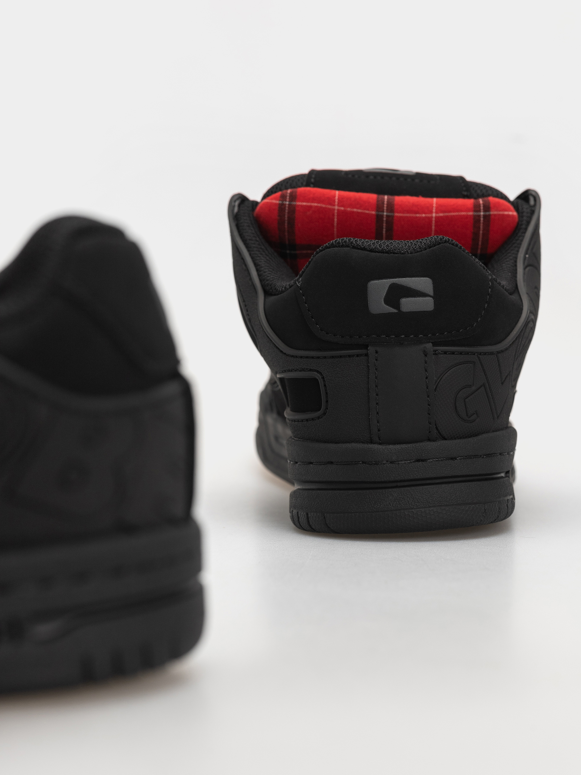 Globe Shoes Tilt (black/red/tartan)