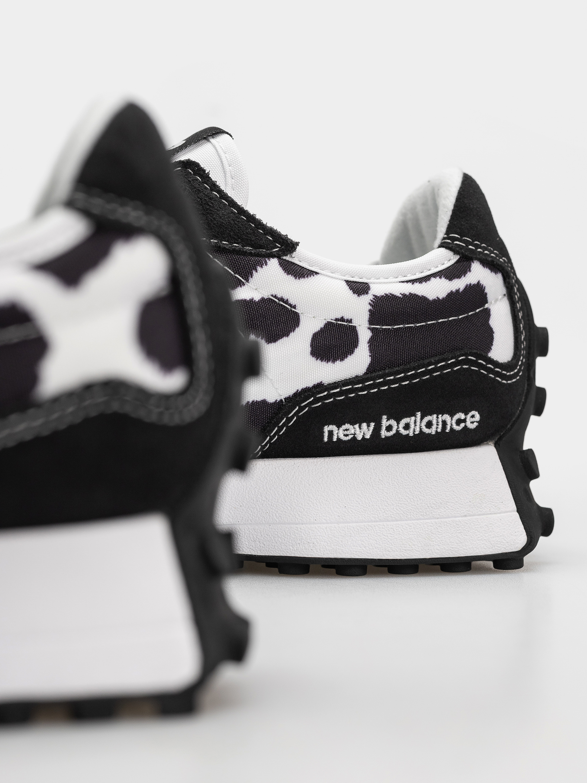 New Balance 327 Wmn Schuhe (breakfast tea/pumpernickel/sea salt)