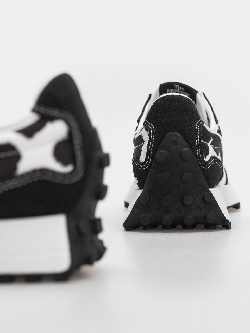 New Balance 327 Wmn Shoes (breakfast tea/pumpernickel/sea salt)
