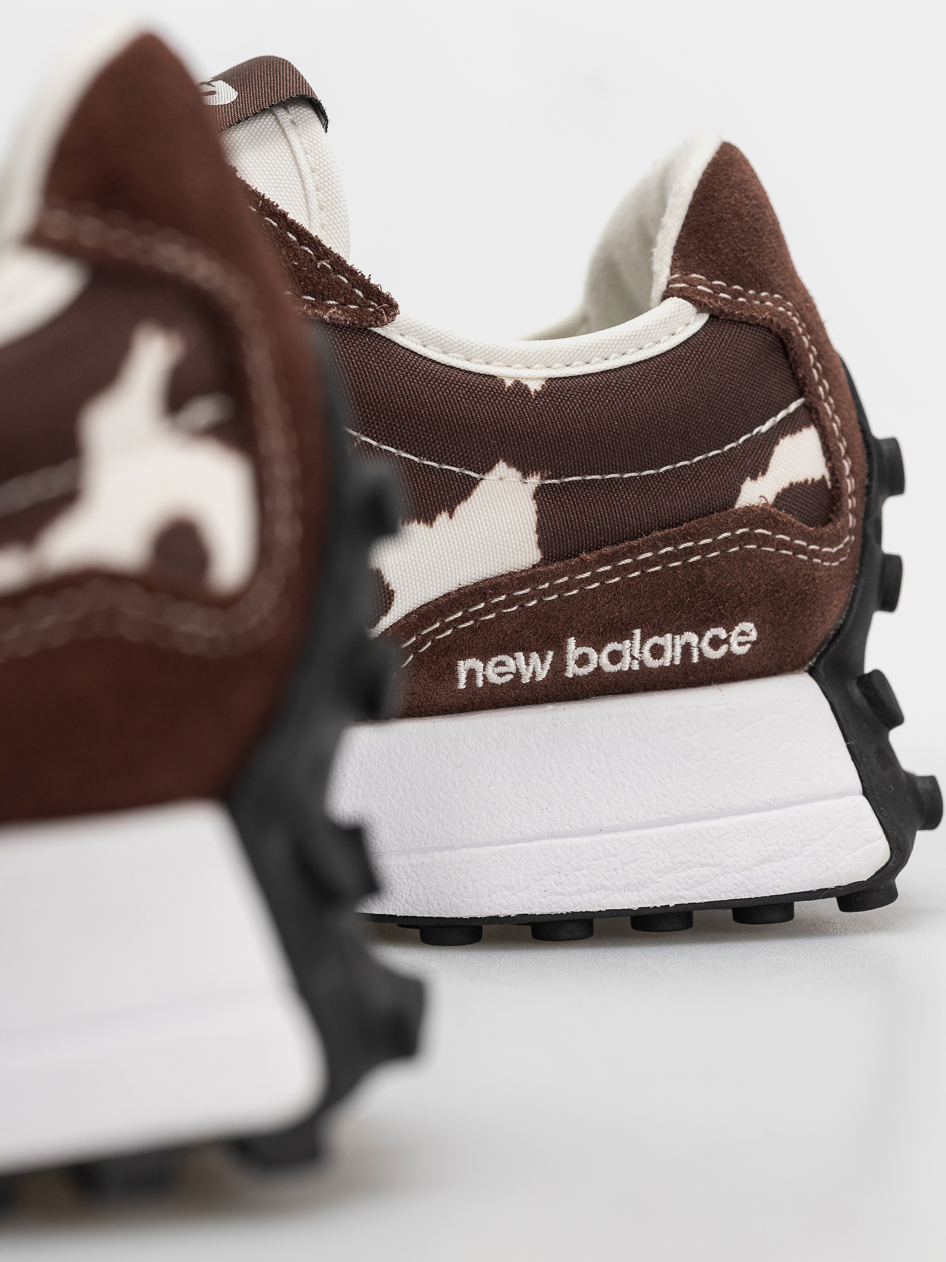 New Balance 327 Wmn Schuhe (pumpernickel/sea salt)