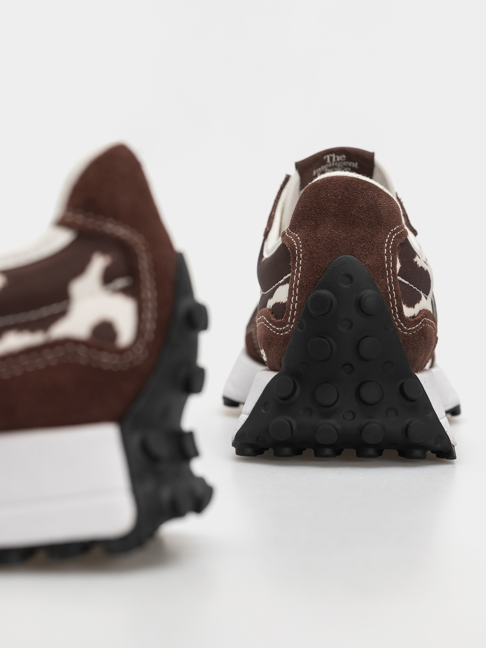 New Balance 327 Wmn Schuhe (pumpernickel/sea salt)