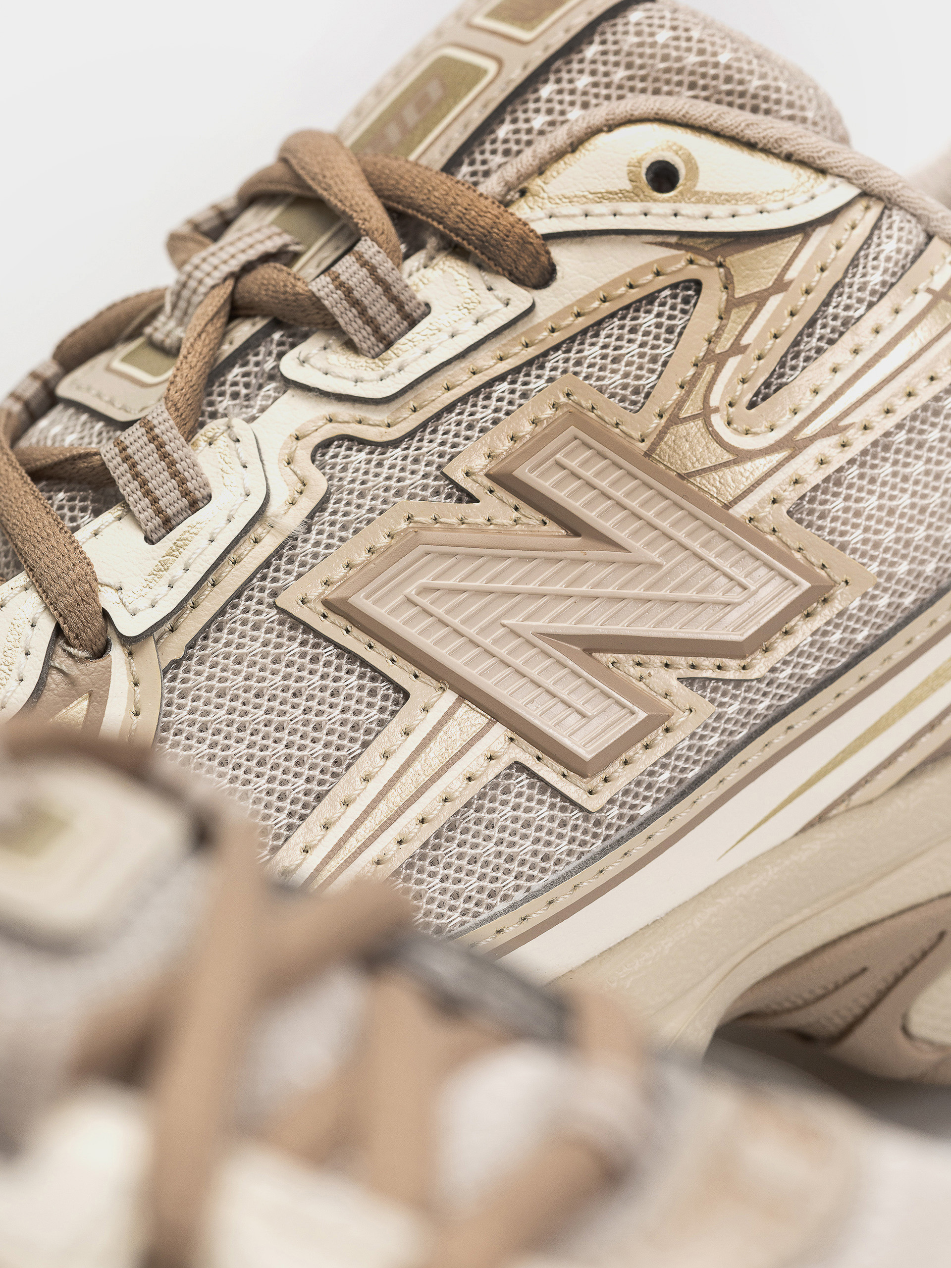 New Balance 740 Shoes (mushroom/timberwolf)