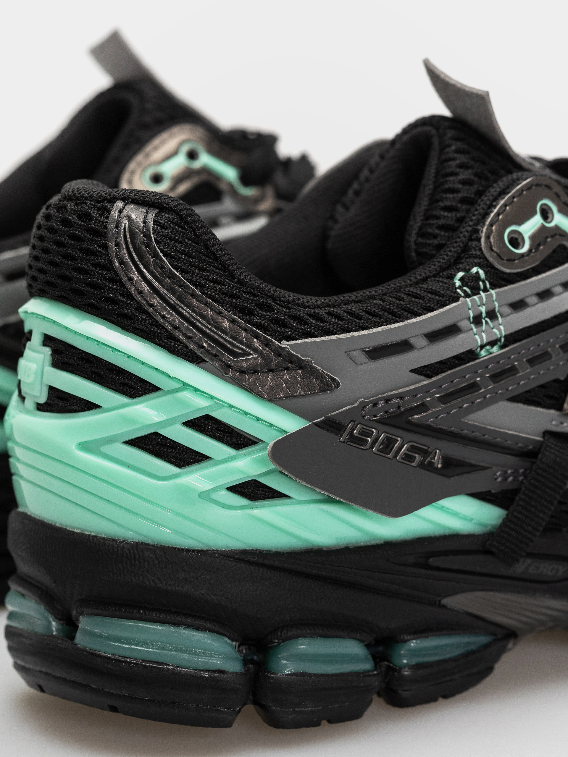 New Balance 1906 Schuhe (black/bright mint)