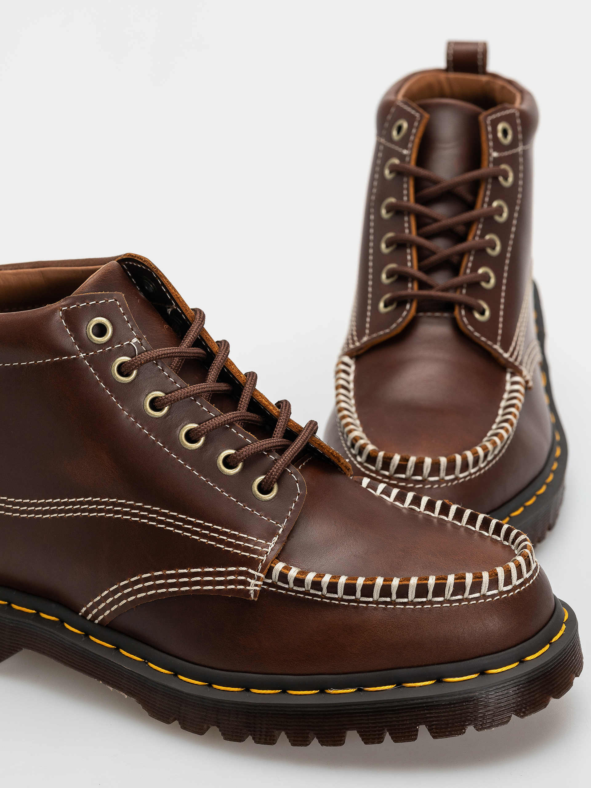 Dr. Martens Lowell Chukka Shoes (butterscotch)
