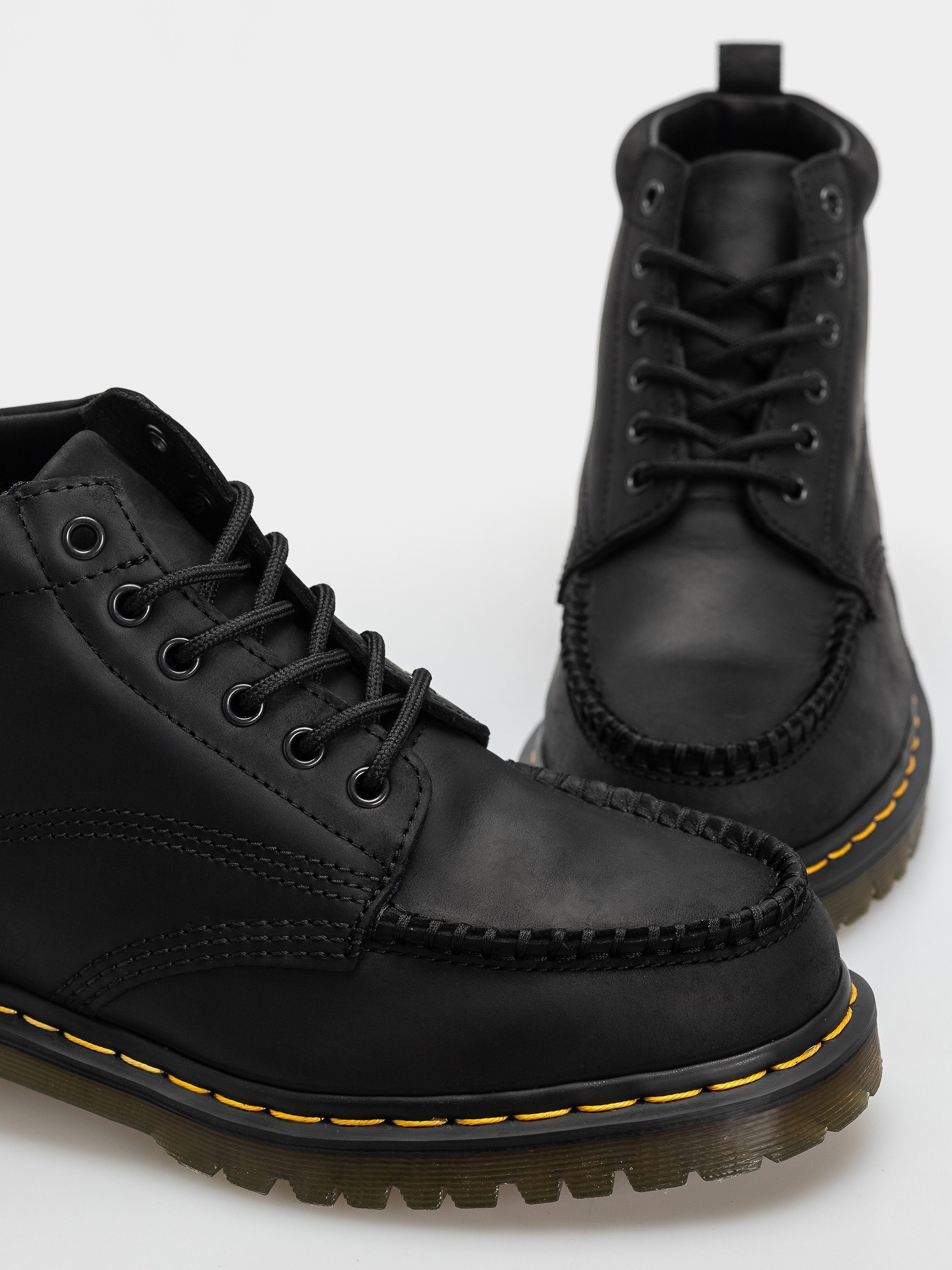 Dr. Martens Lowell Chukka Shoes (black)
