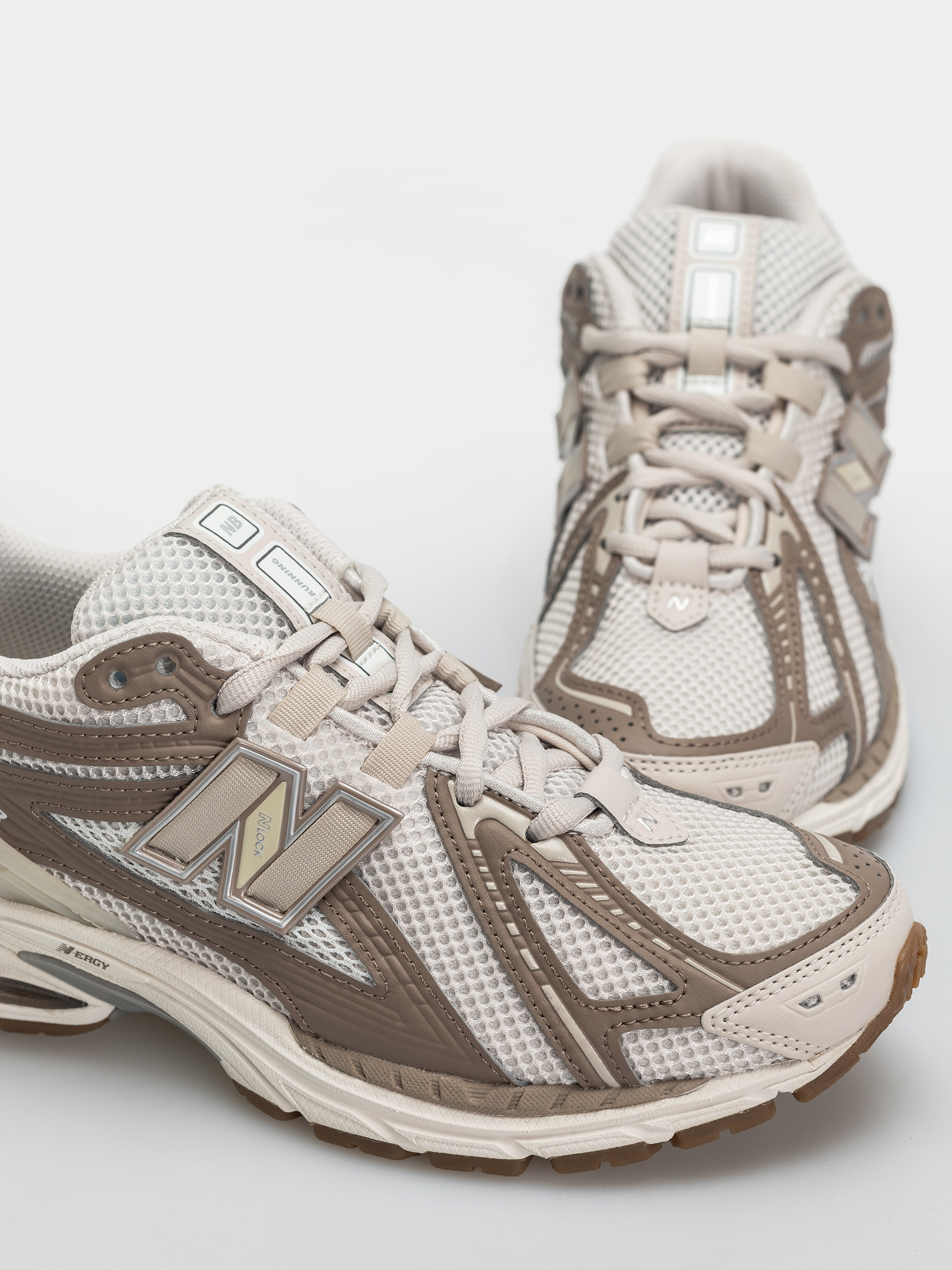 New Balance 1906 Shoes (moonbeam/mushroom)