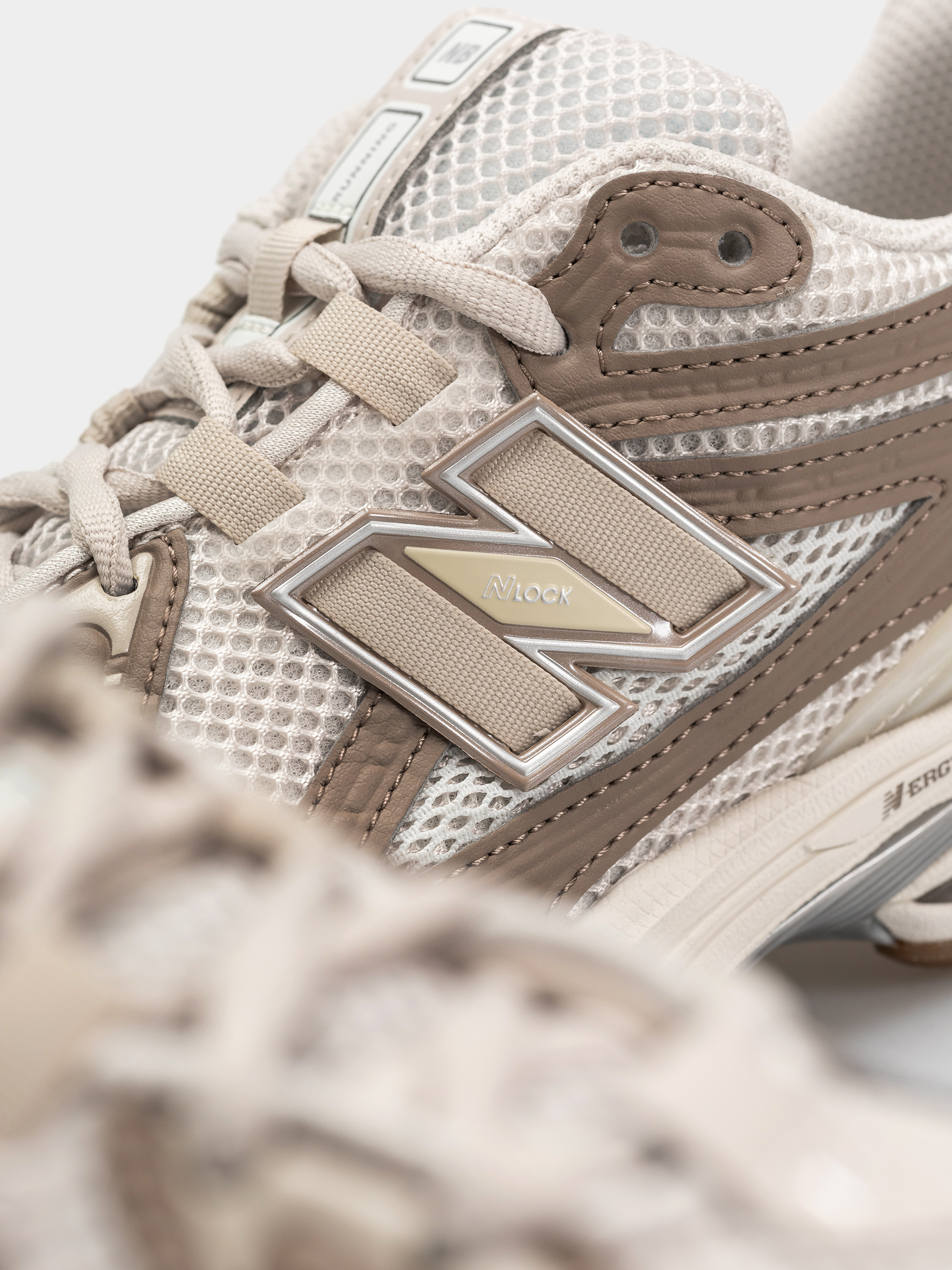New Balance 1906 Shoes (moonbeam/mushroom)