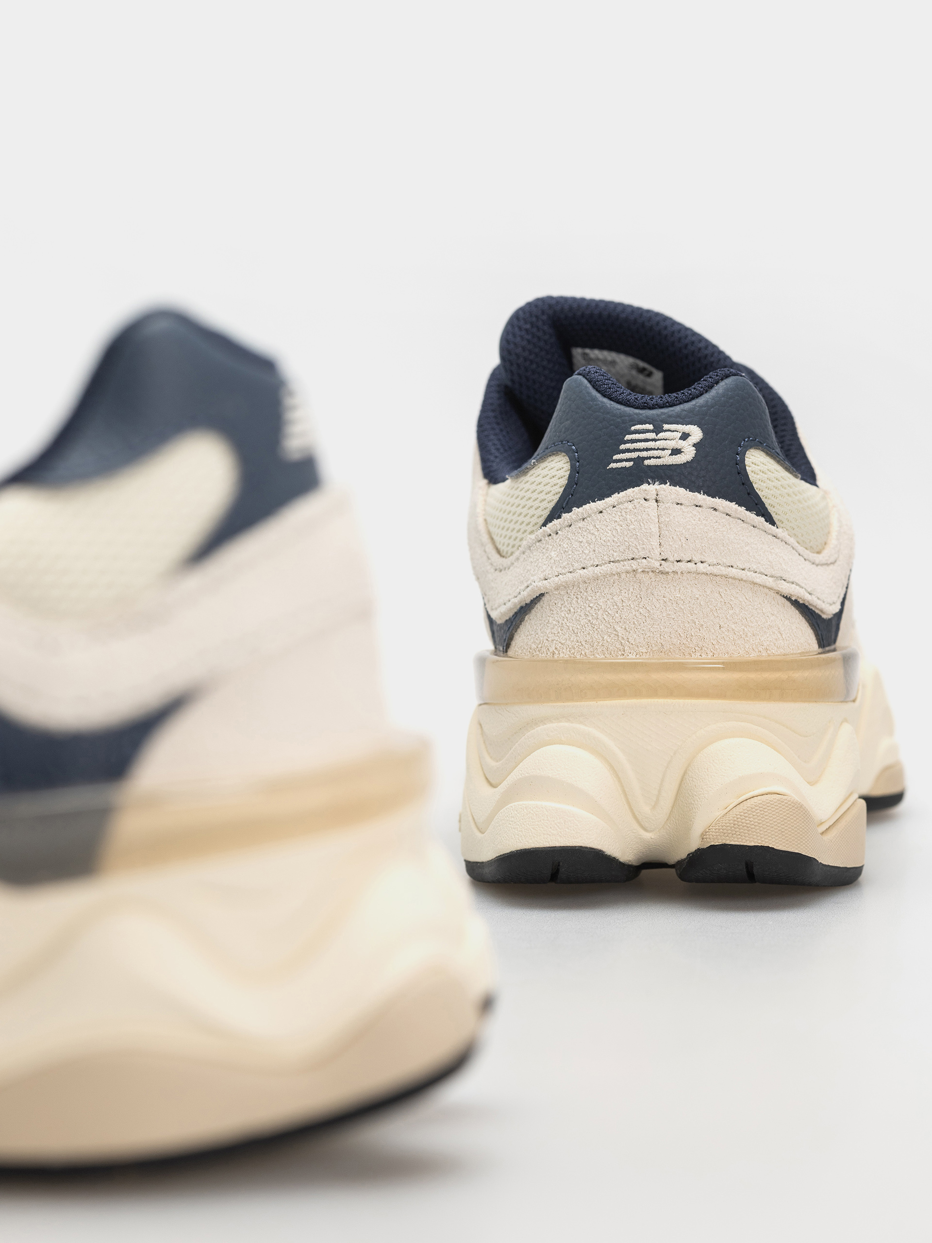New Balance 9060 JR Shoes (nb navy/linen)