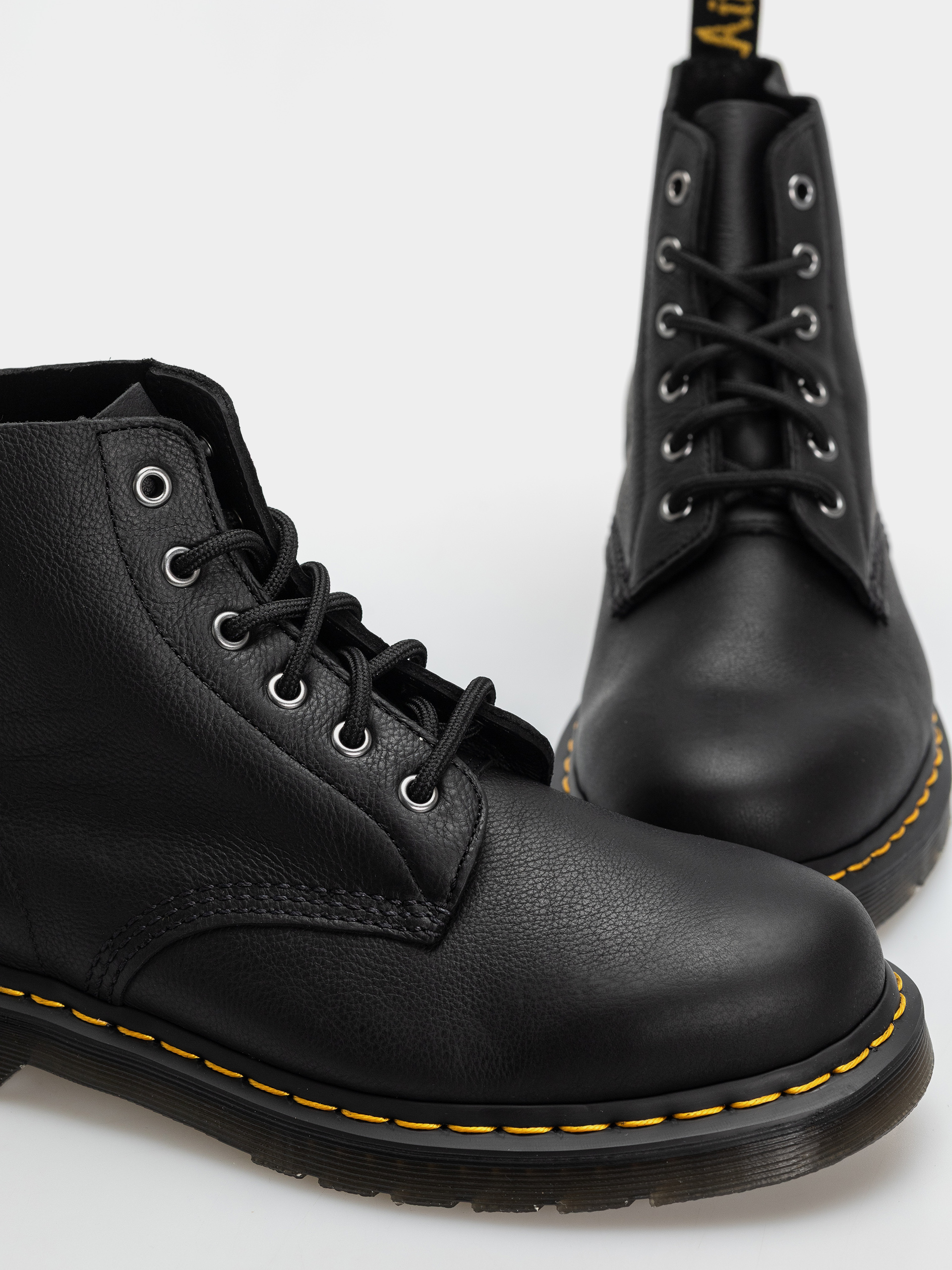 Dr. Martens 101 UB Shoes (black)
