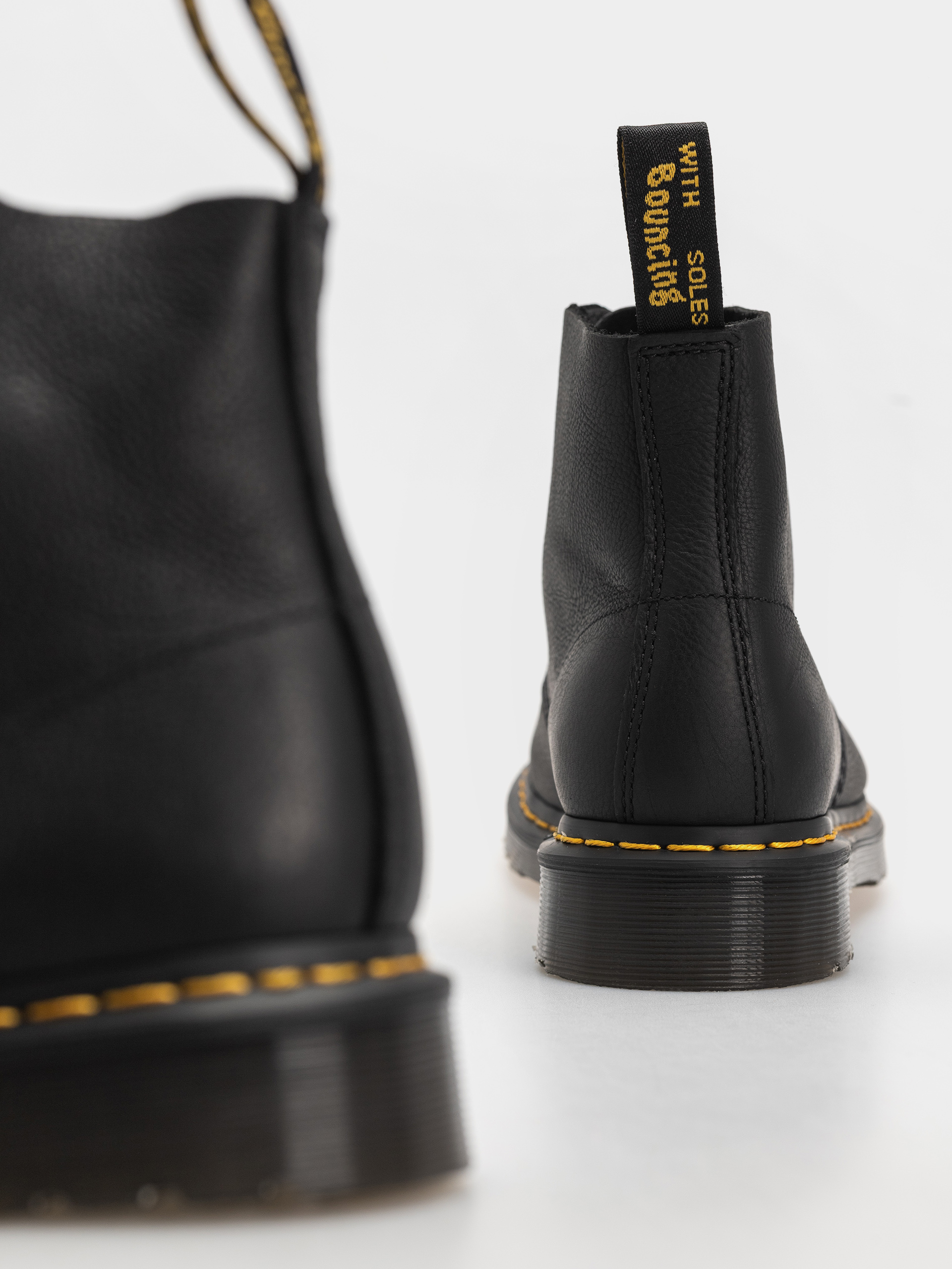 Dr. Martens 101 UB Shoes (black)