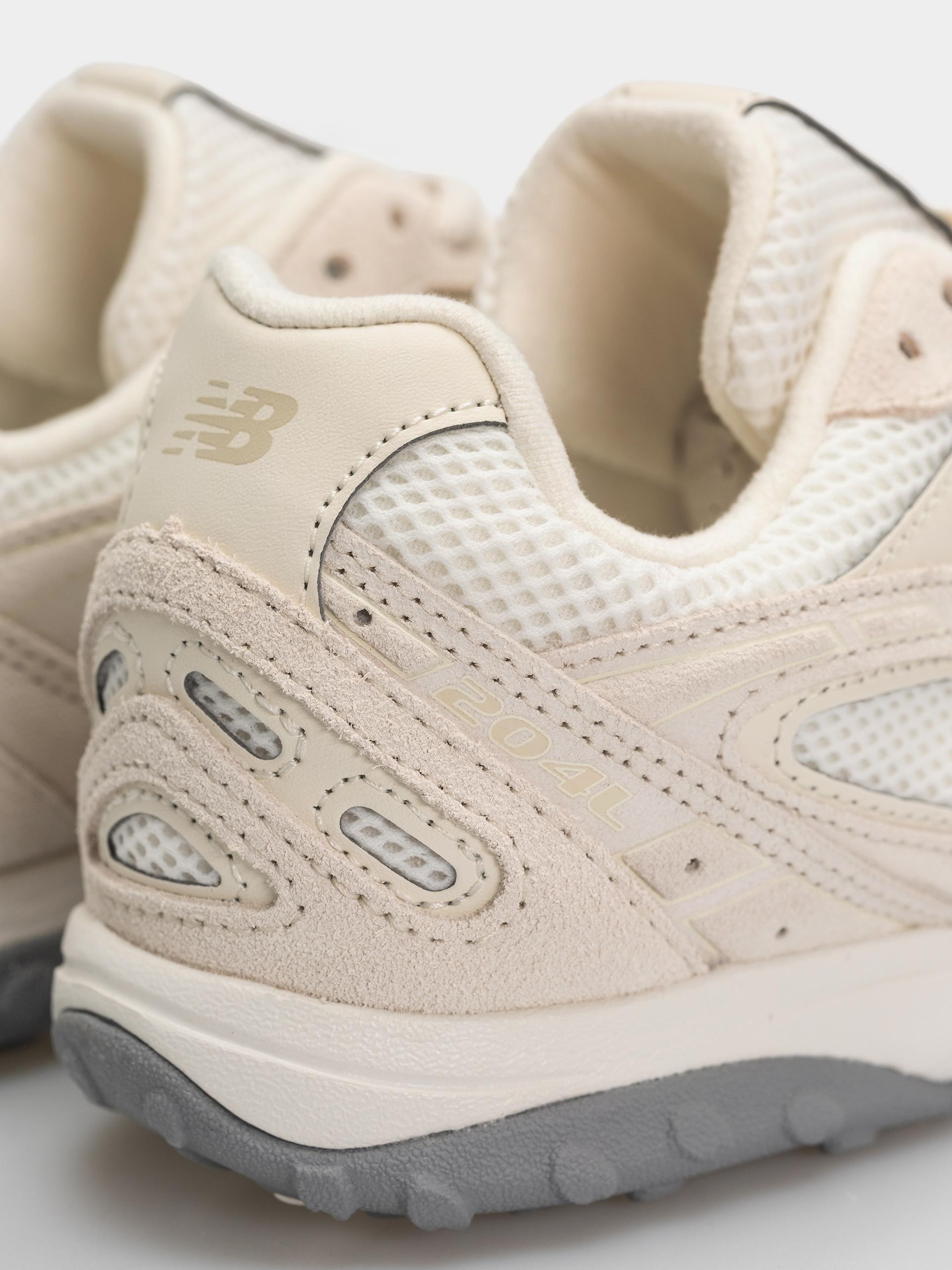 New Balance 204L Shoes (angora/linen)