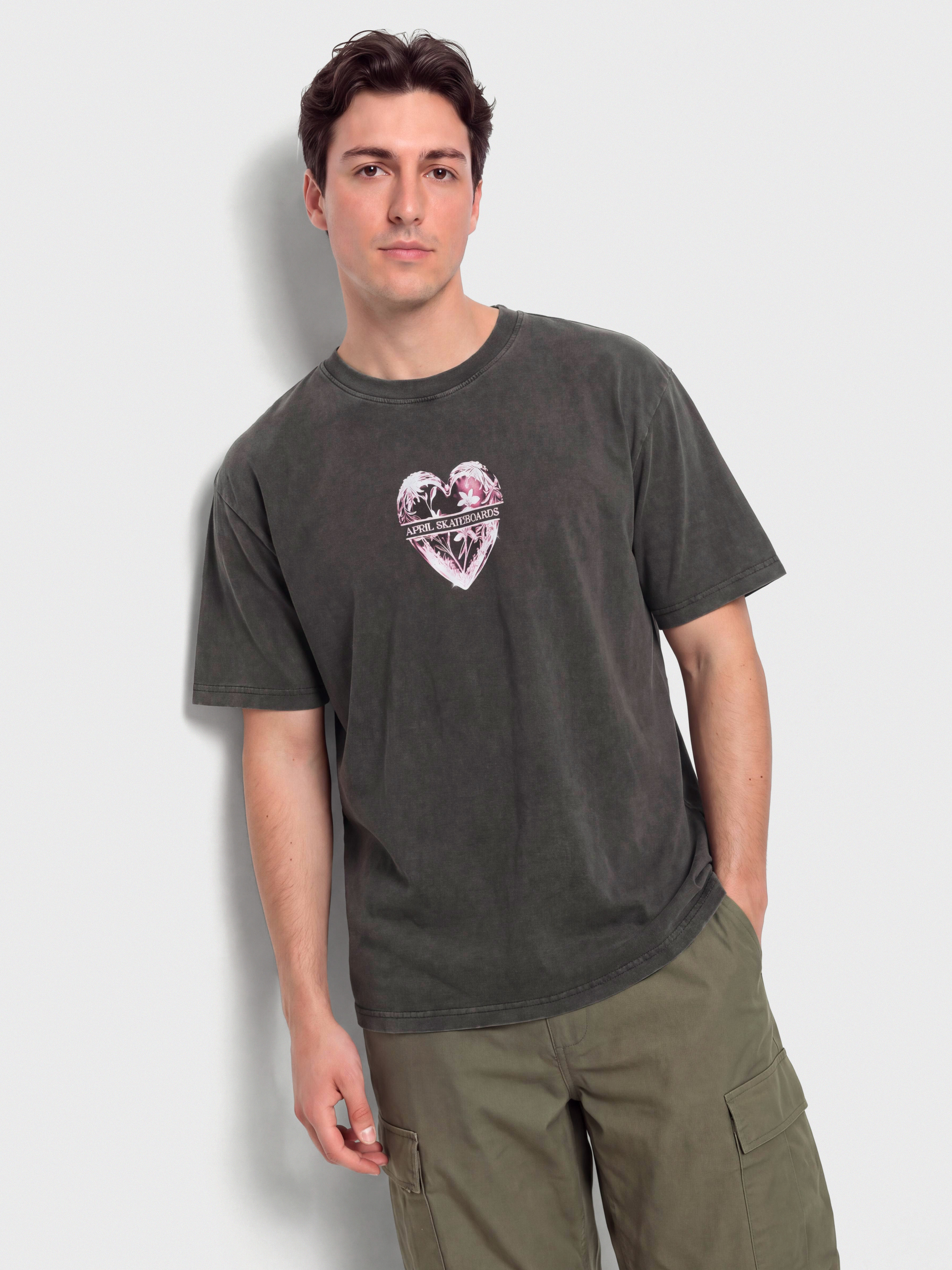 April Skateboards Heart T-Shirt (vintage black)