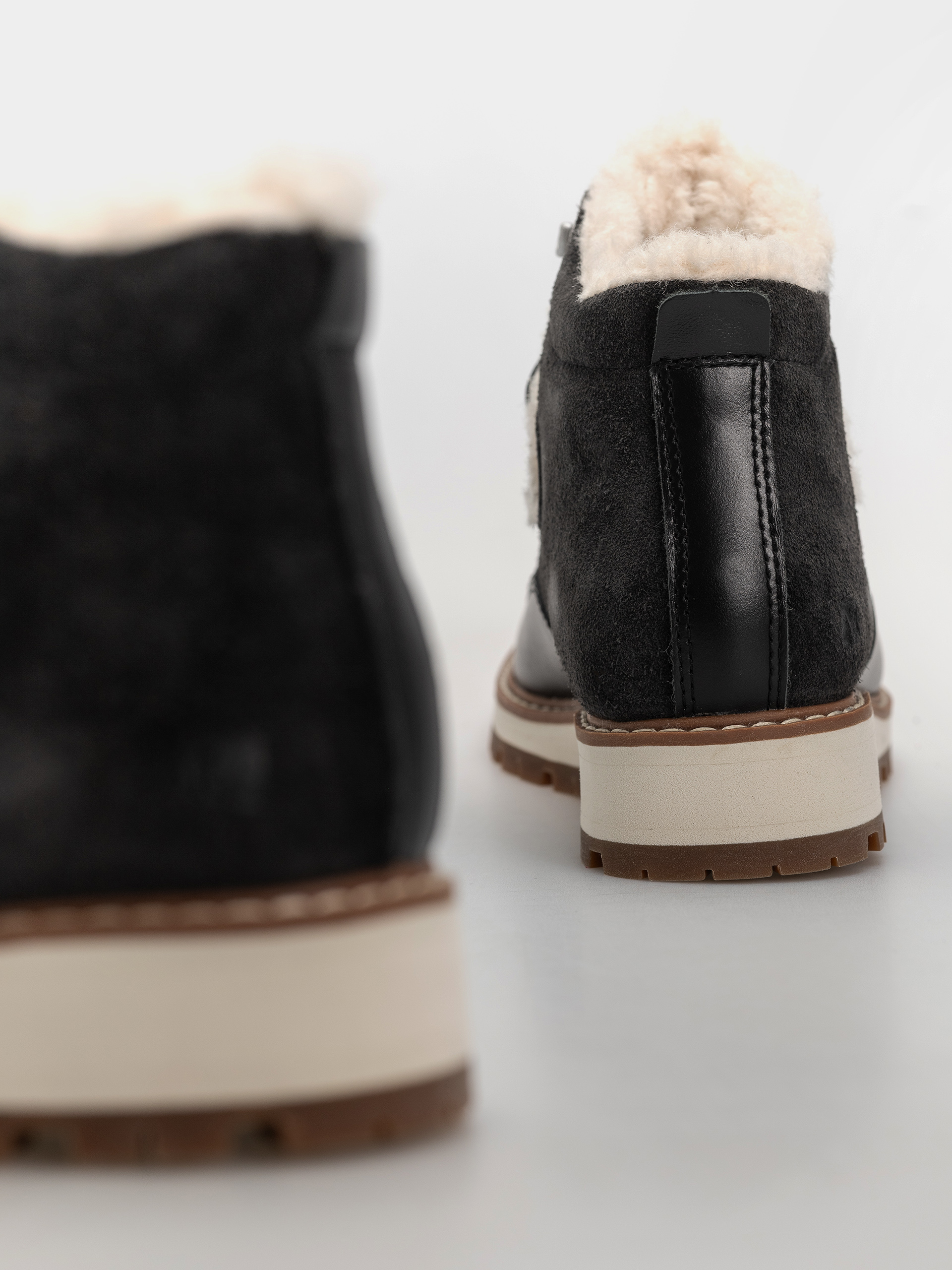 Merrell Sugarloaf Mid Wmn Shoes (black)