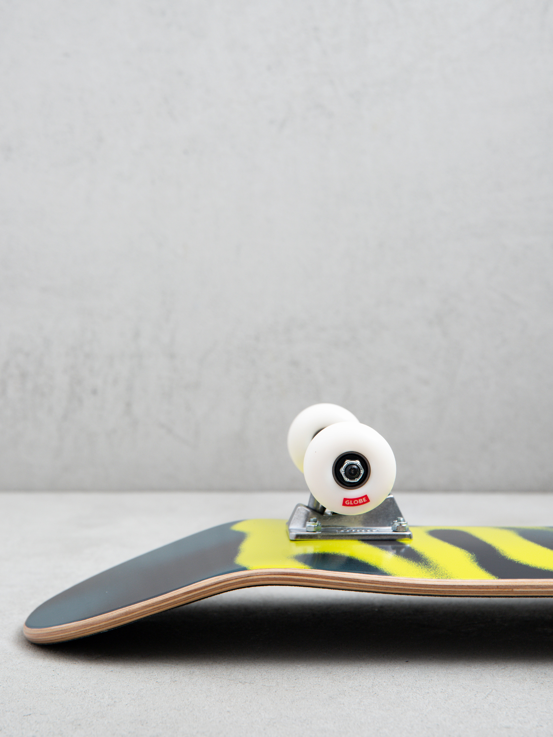 Globe G0 Pond Skateboard (toxic/swamp)