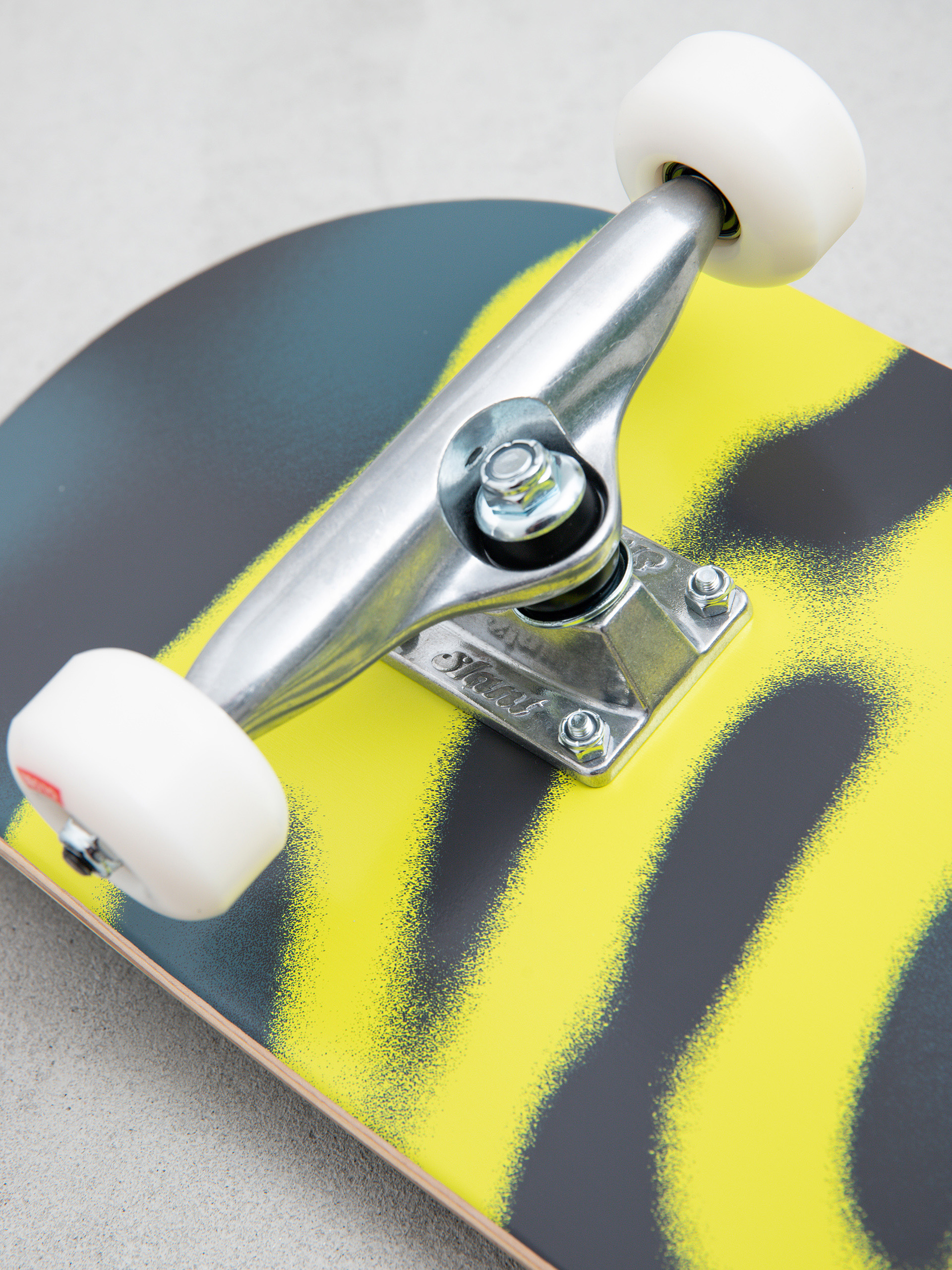 Globe G0 Pond Skateboard (toxic/swamp)