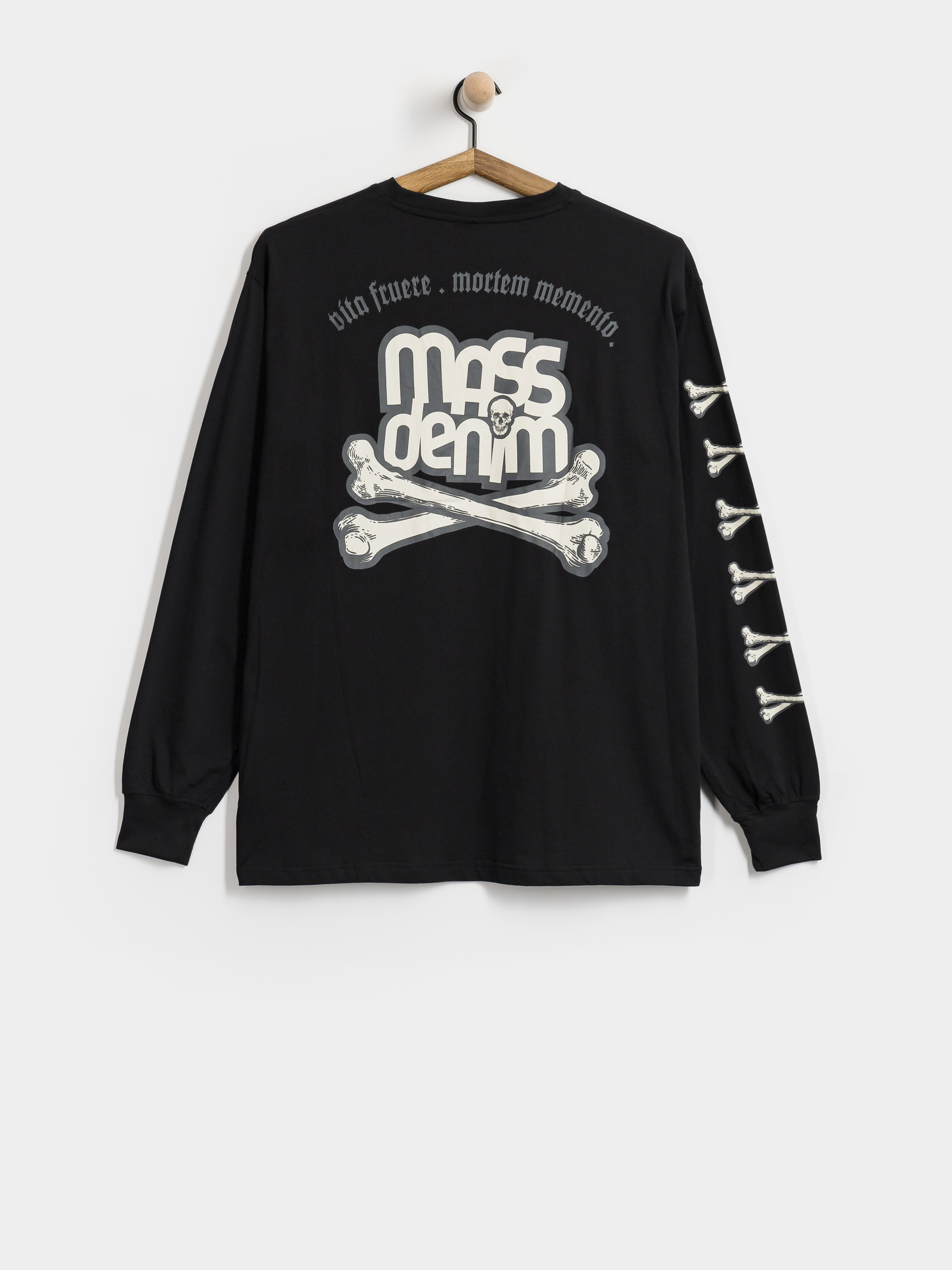 MassDnm Longsleeve Skull