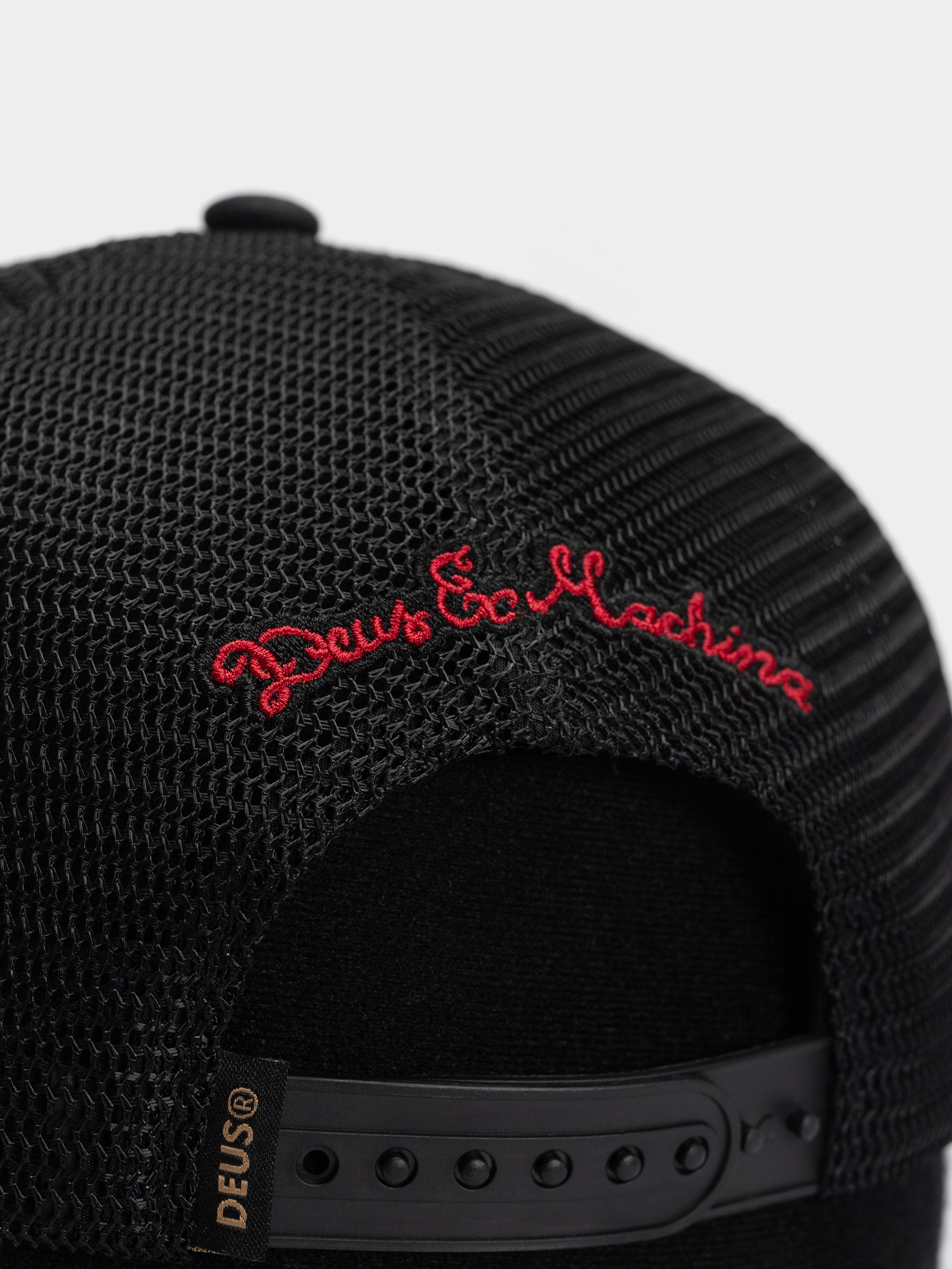 Deus Ex Machina Shook Ones Trucker Cap (black)