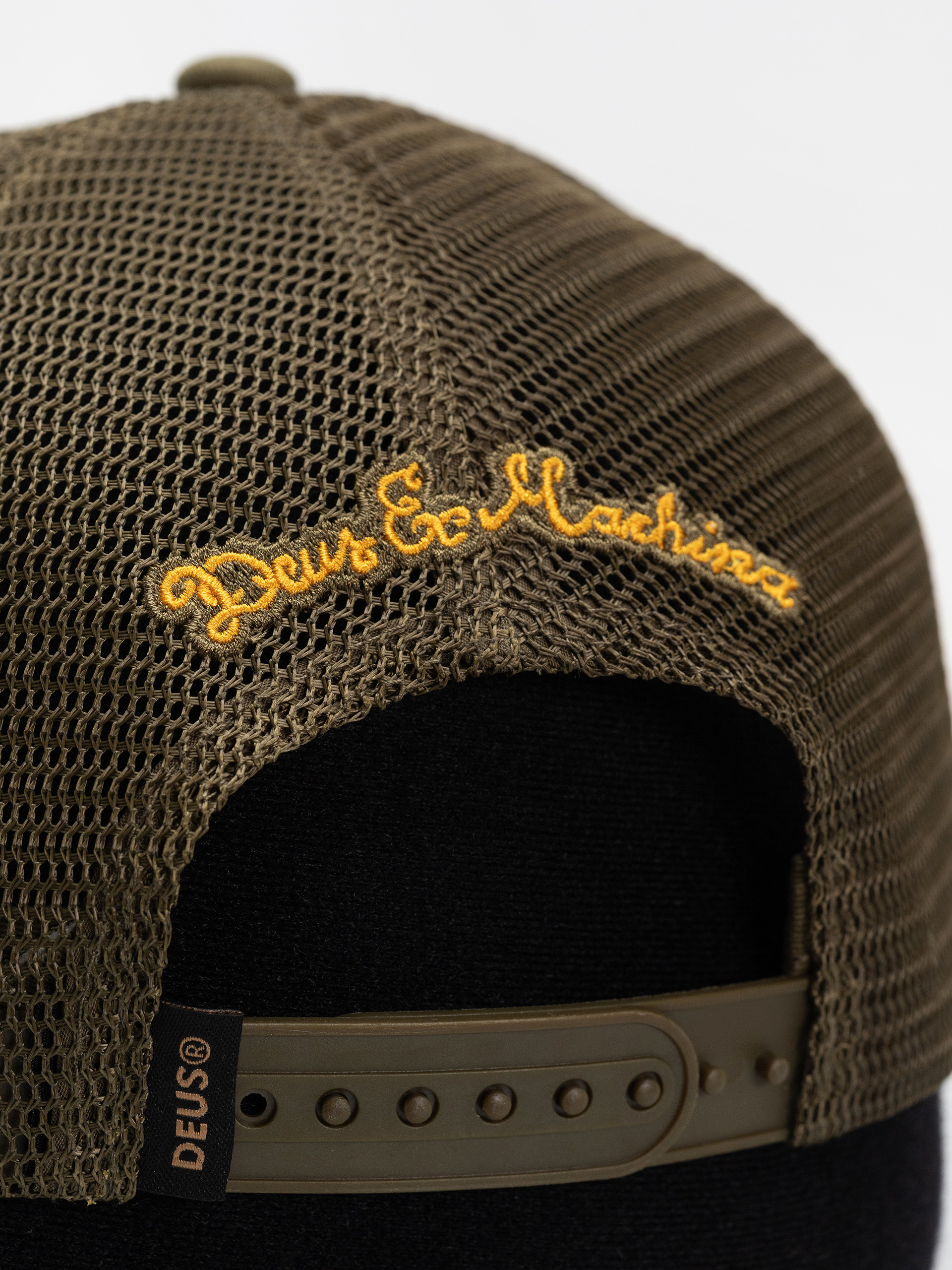 Deus Ex Machina Shook Ones Trucker Cap (olive green)