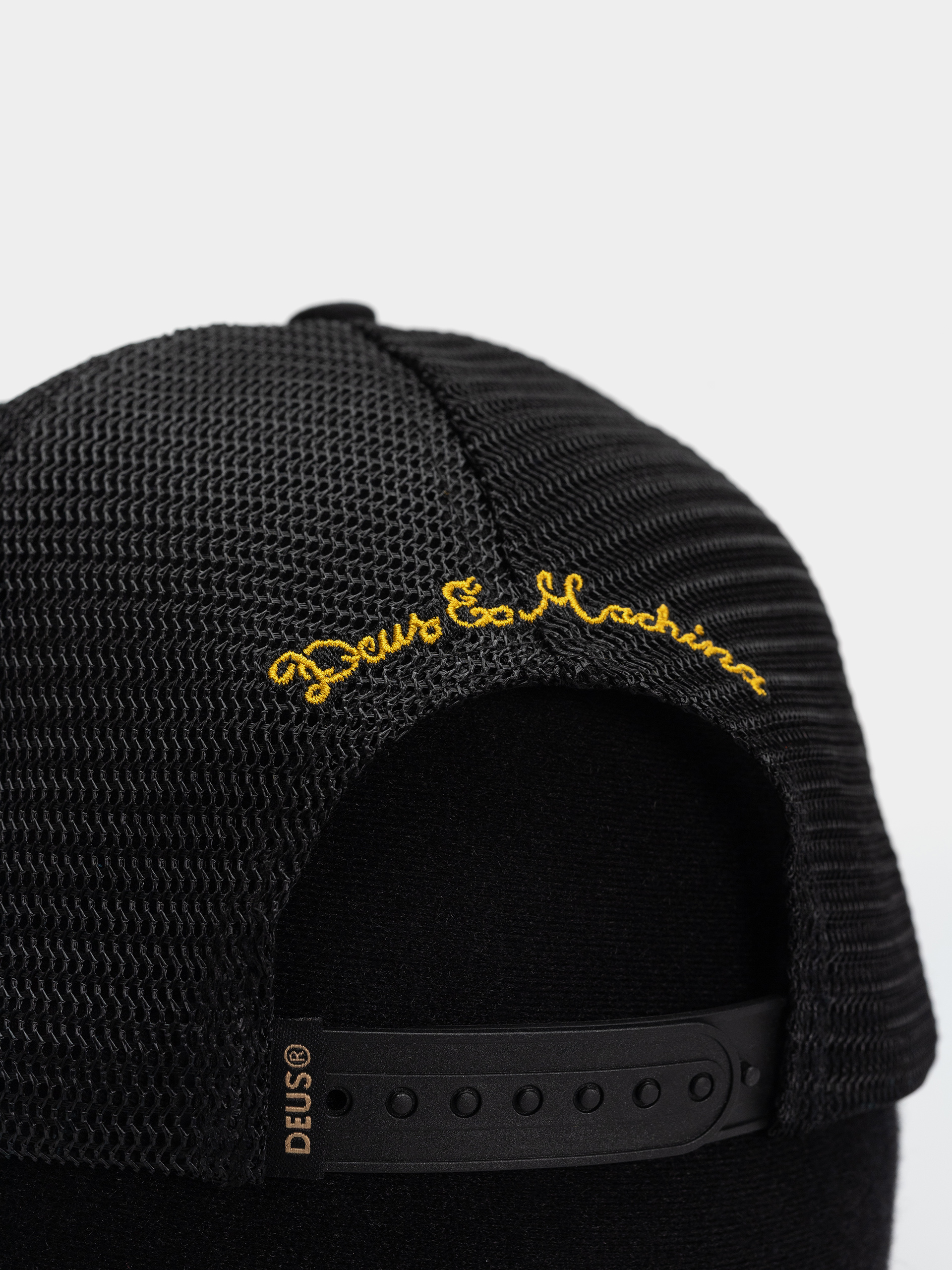 Deus Ex Machina Welcome Trucker Cap (black)