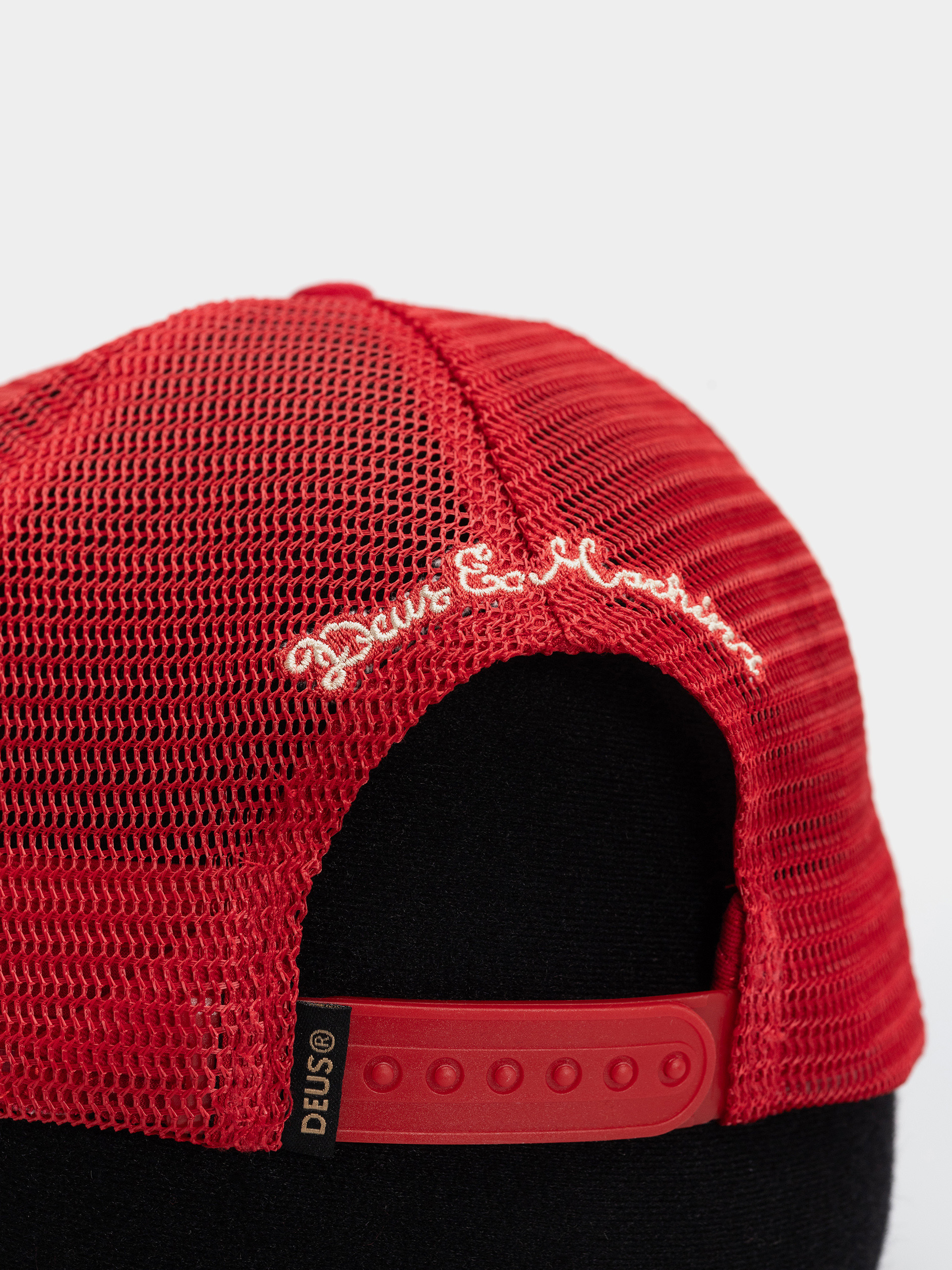 Deus Ex Machina Welcome Trucker Cap (cherry red)
