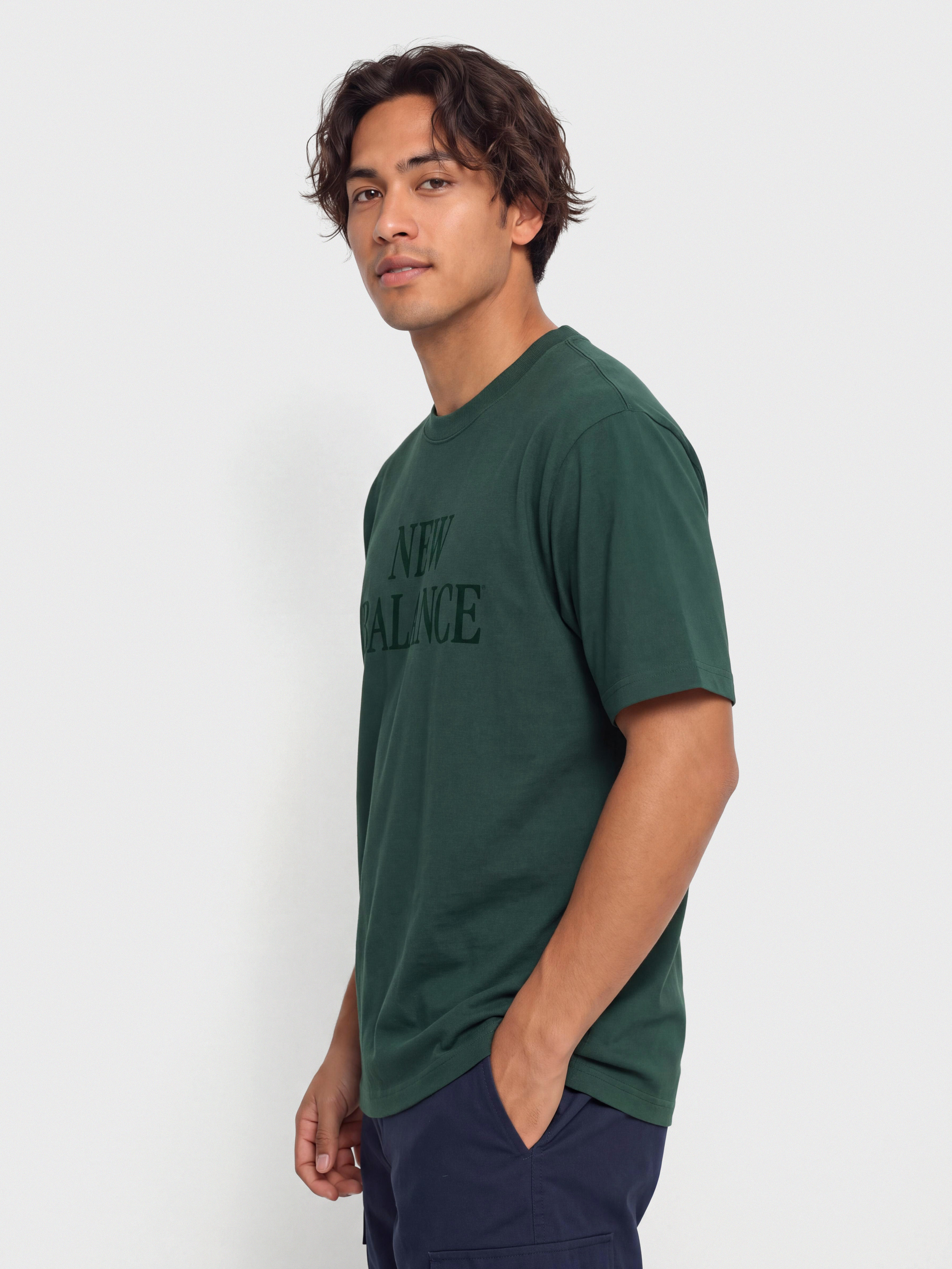New Balance T-Shirt Athletics Flocked Logo (nordic green)