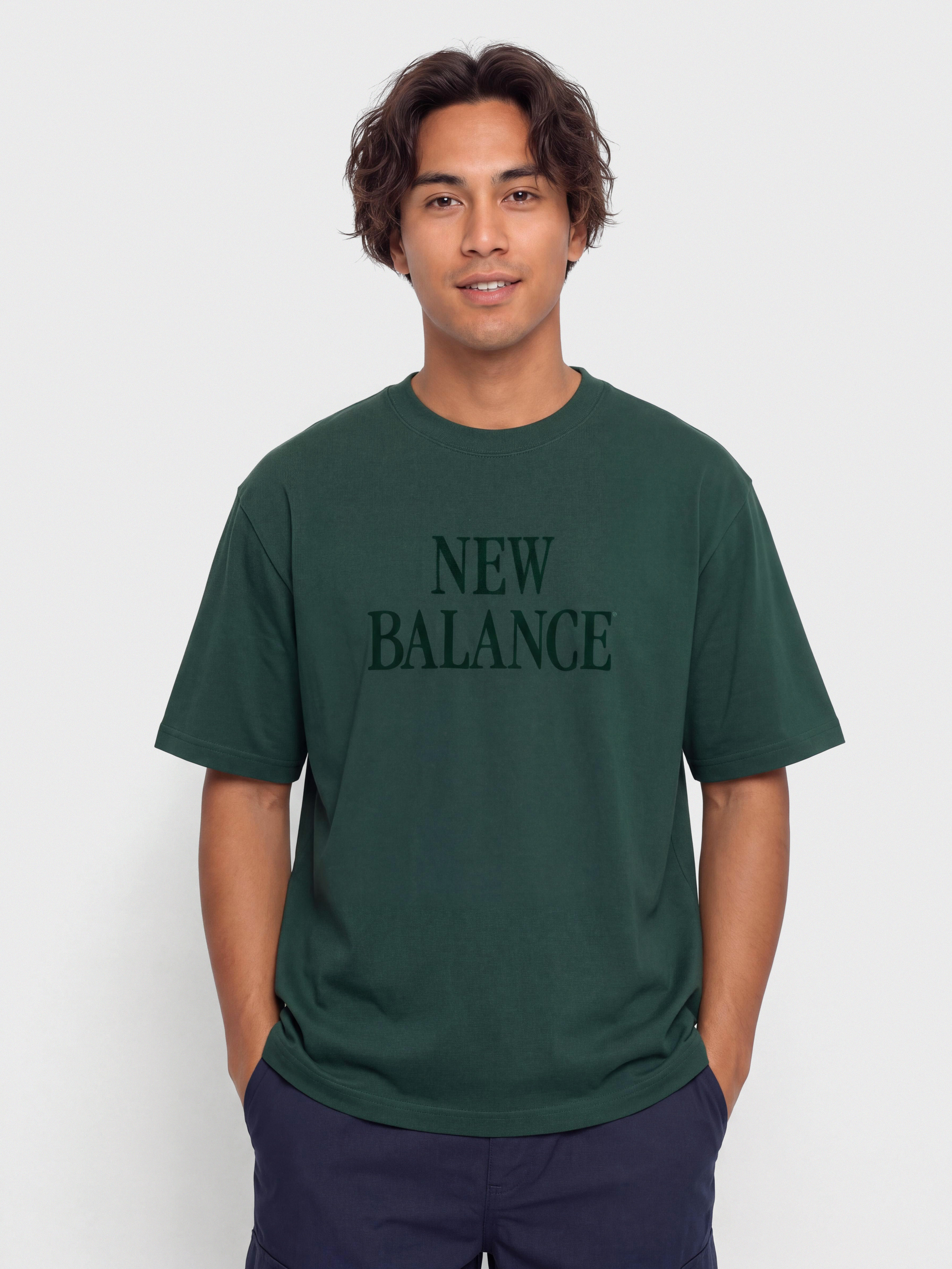 New Balance T-Shirt Athletics Flocked Logo (nordic green)