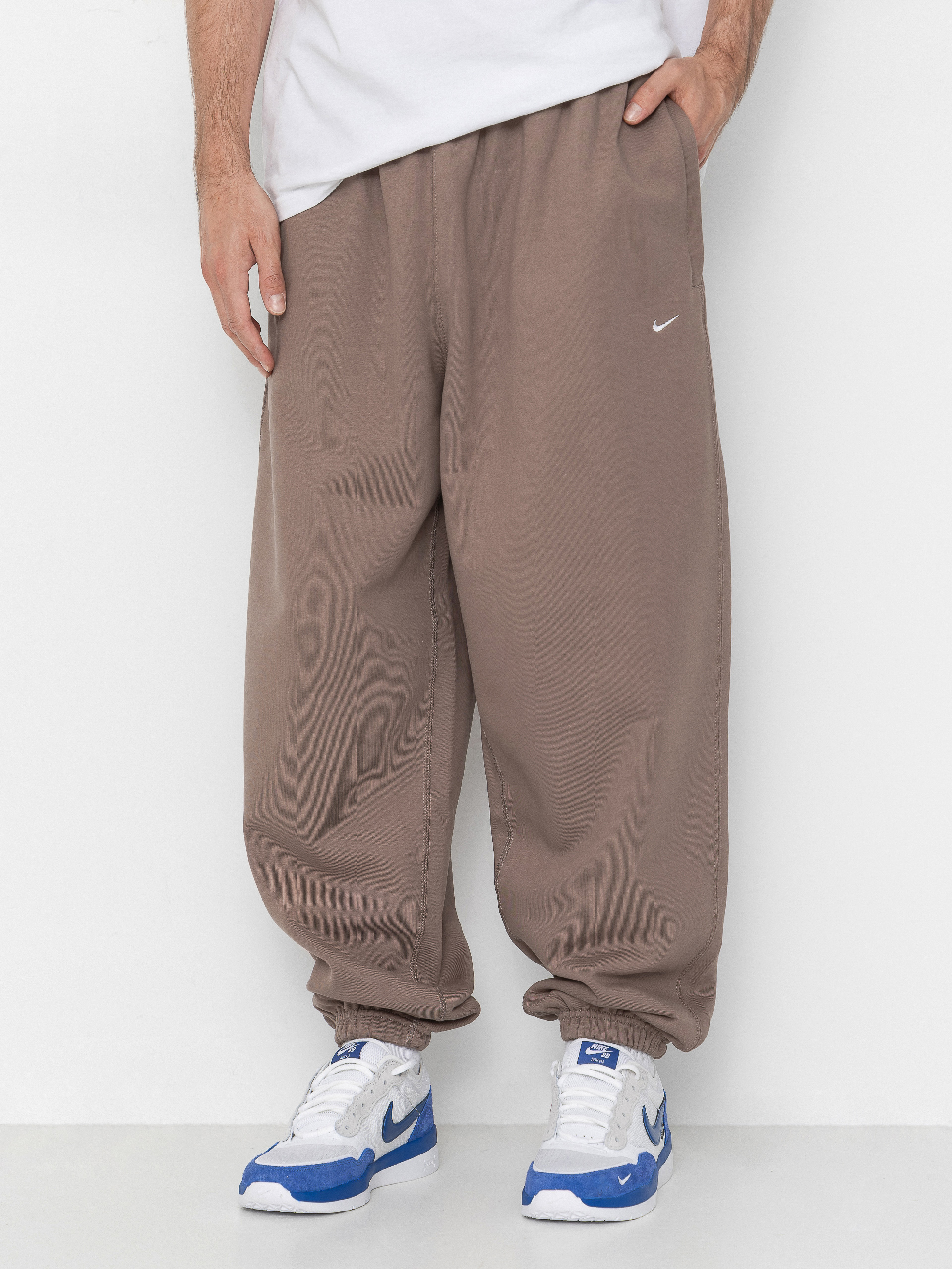 Nike SB Solo Swoosh Pants (mink brown/mink brown/white)