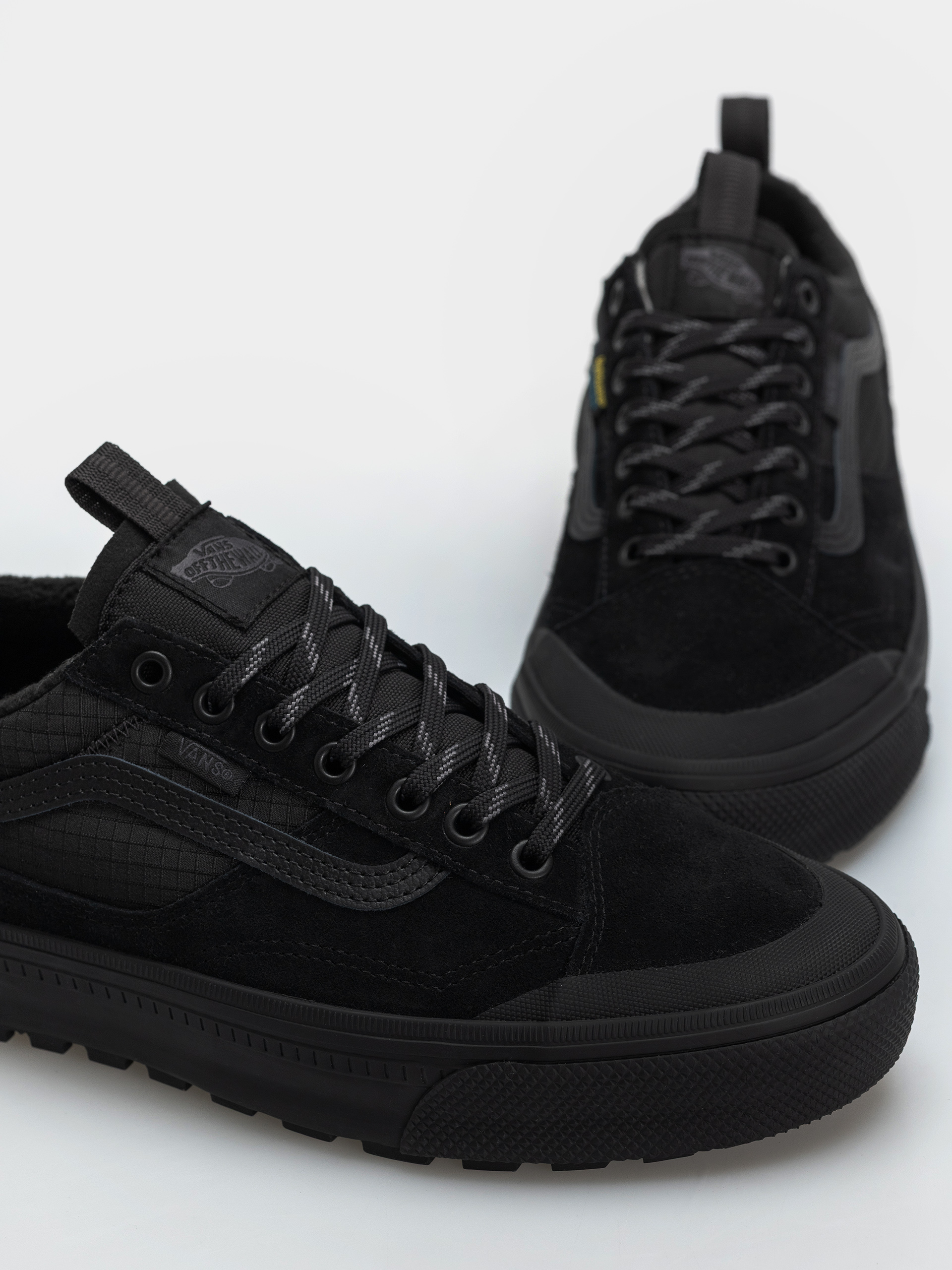 Vans Old Skool Waterproof Insulated Mte Shoes (black/black/gry)
